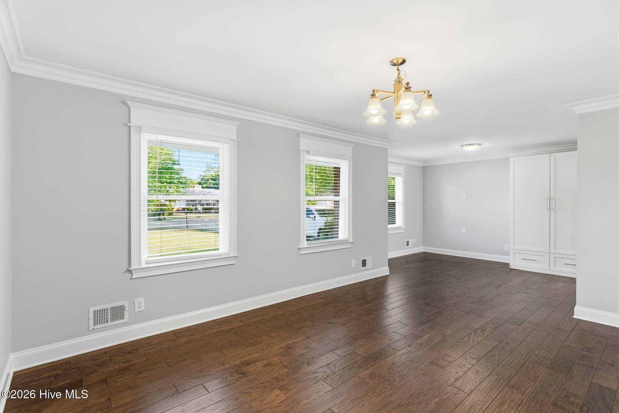 100569519 | Photo 10