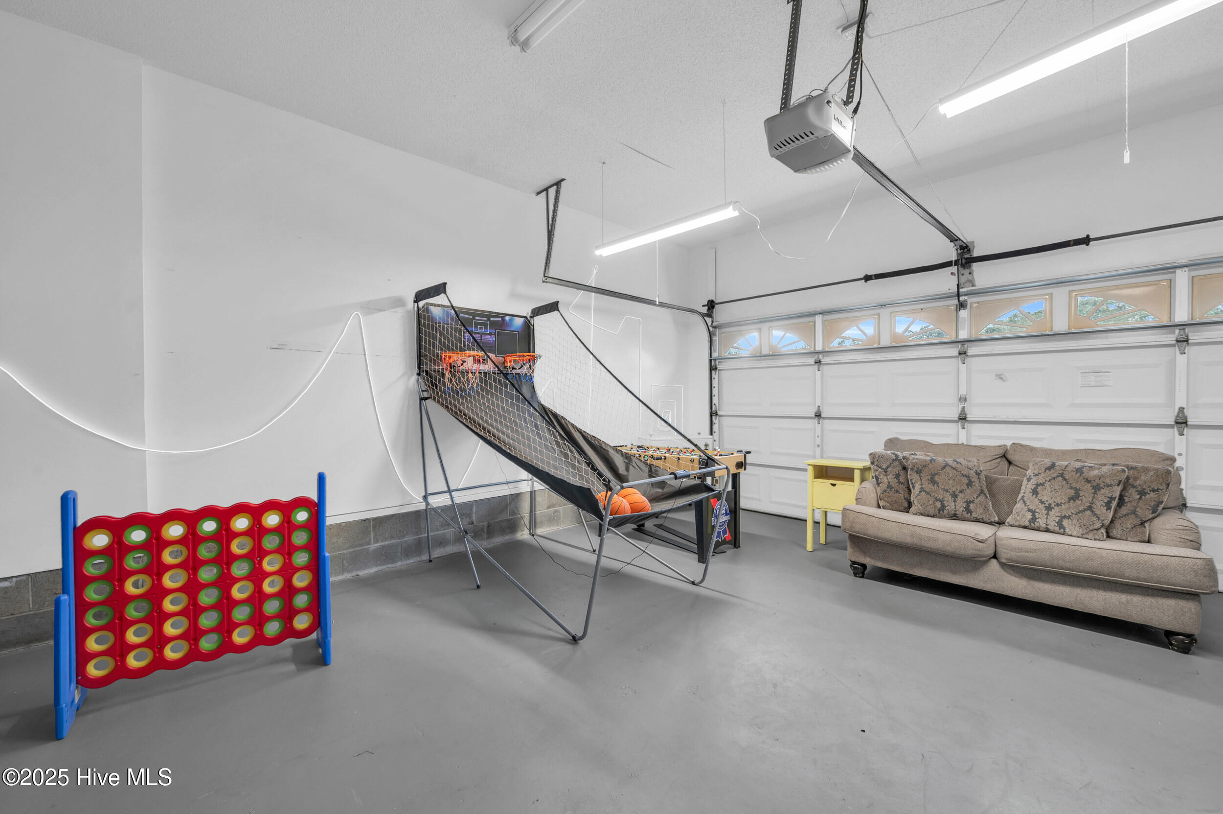 100543917 | Photo 45