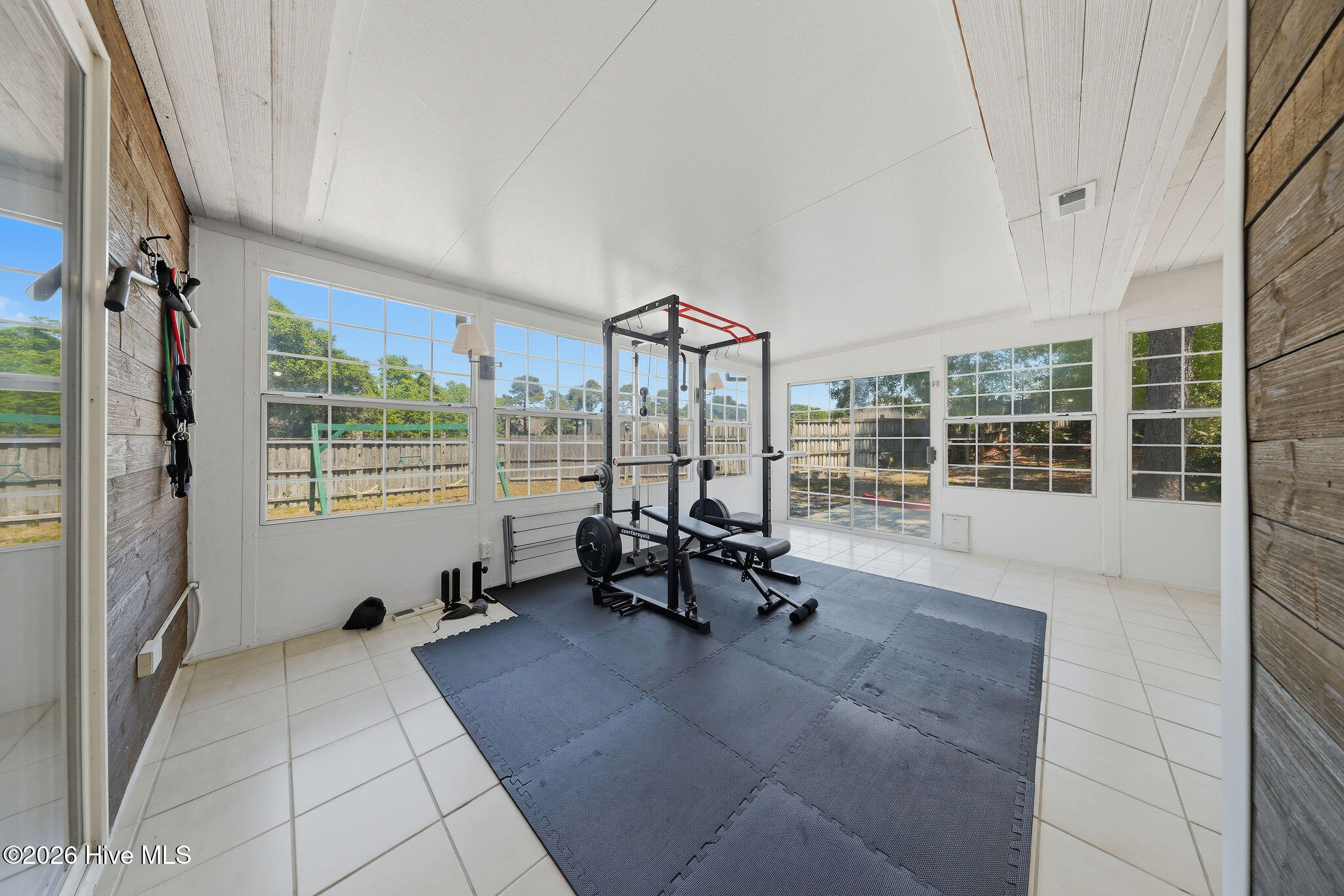 100568972 | Photo 21