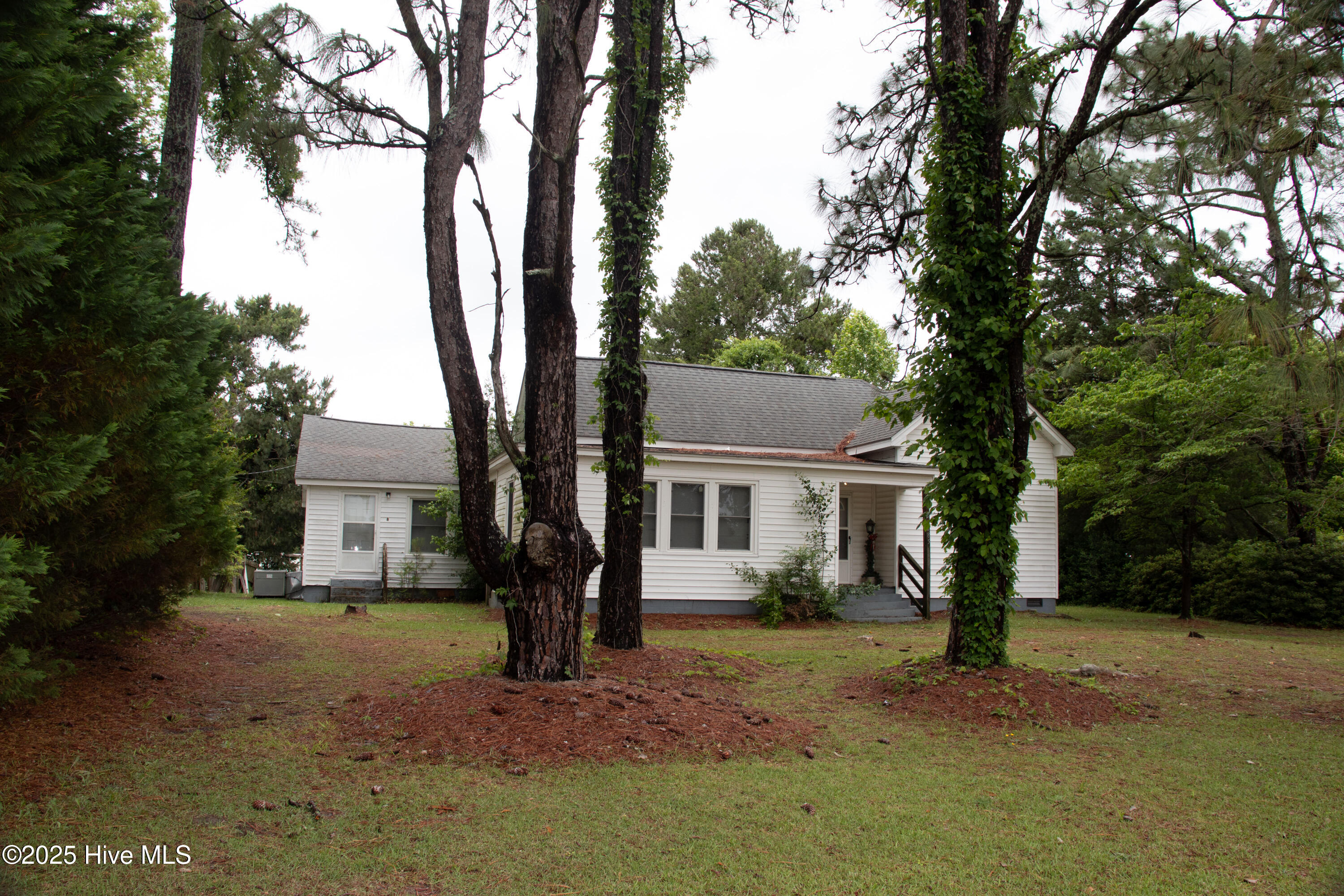 Spacious Country Retreat with Proven Income Potential!
Discover the perfect combination of rural charm and modern comfort in this expansive 2,600+ sq ft home in Williamston, NC. Set in a peaceful countryside setting, this property offers abundant space and versatility for any lifestyle.

Inside, you'll find a bright, oversized eat-in kitchen—ideal for gathering and entertaining—alongside a formal dining room, a welcoming living room, a spacious laundry area, and a gracious entry hallway that sets the tone for the home.

A private mother-in-law suite provides the ultimate flexibility, whether for multi-generational living, hosting guests, or generating reliable rental income. With a proven rental history, this home is not just a comfortable residence, but also a smart investment.

Whether you're seeking the perfect home for a large family or a property with built-in income opportunities, this Williamston gem delivers it all.

Seller is a licensed NC REALTOR®.
