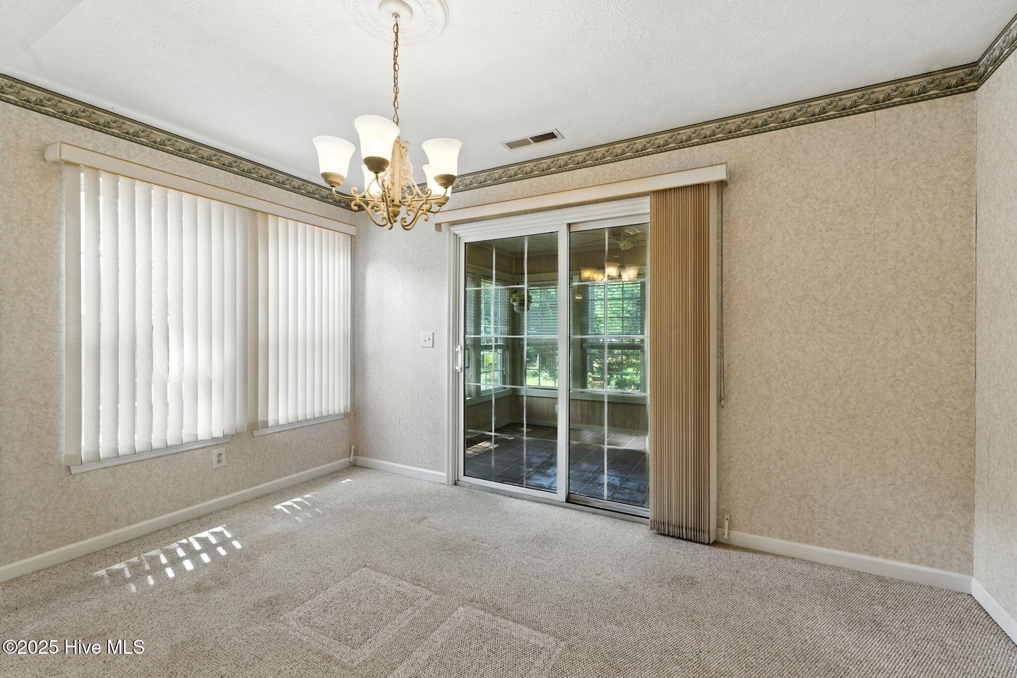 100523616 | Photo 16