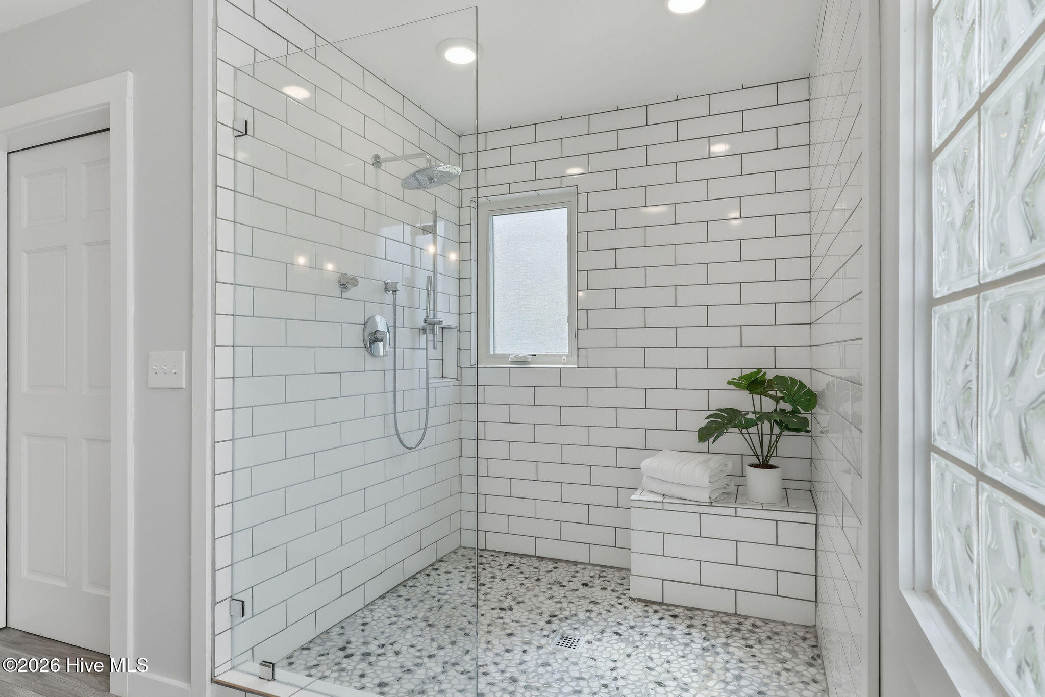 100567317 | Photo 24