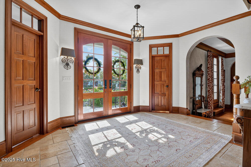 100560338 | Photo 12