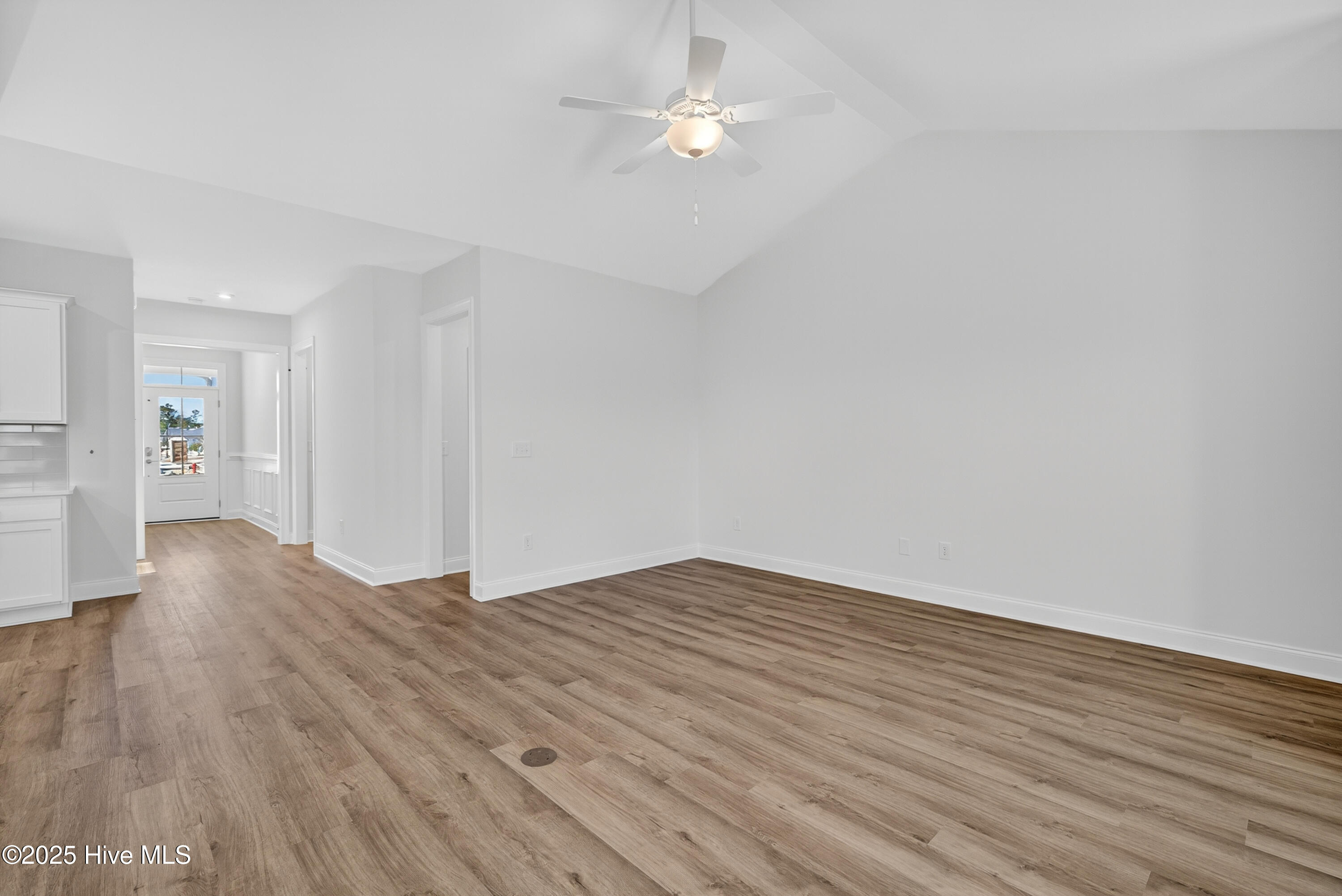 100544174 | Photo 34