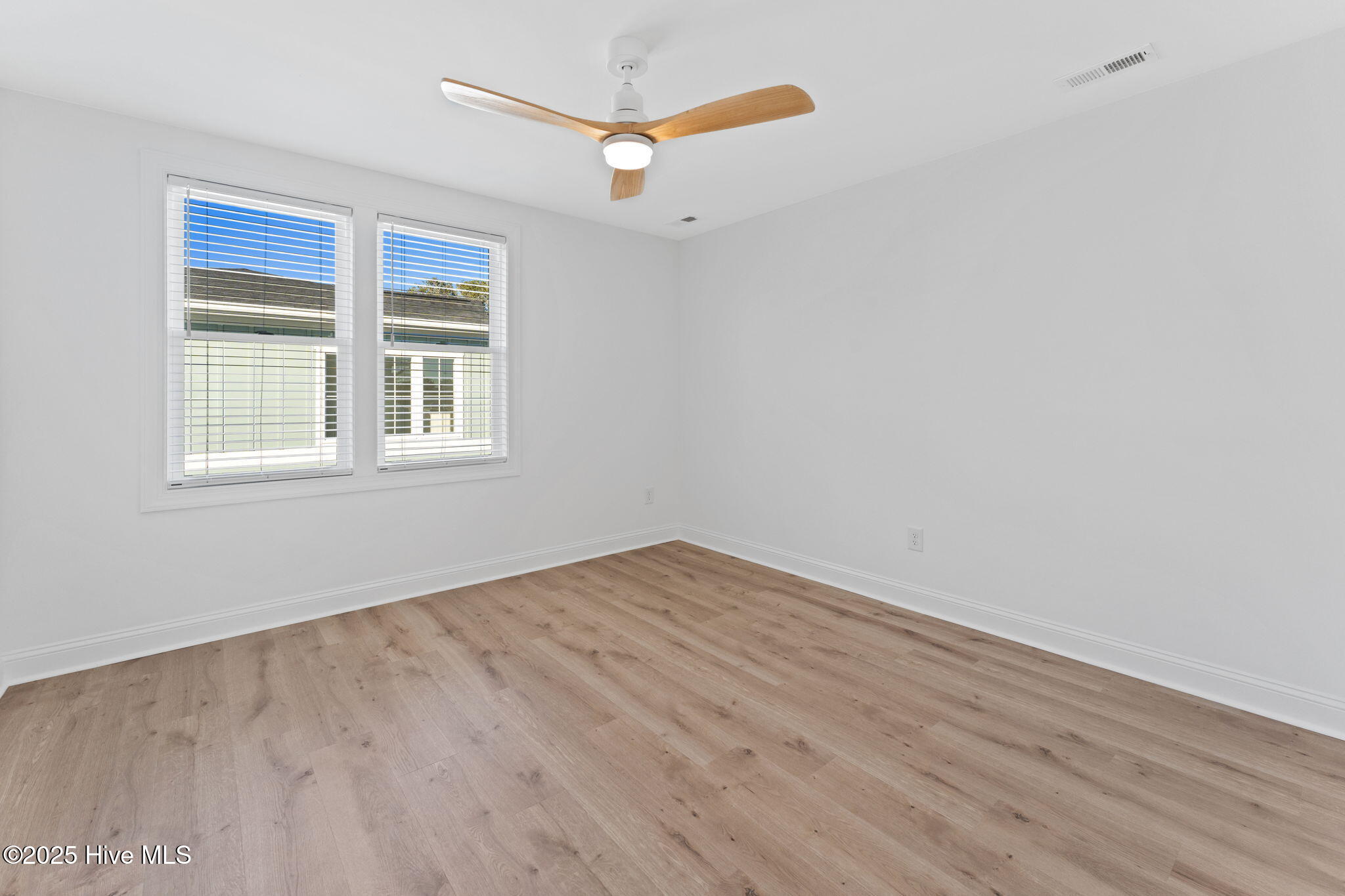 100539772 | Photo 25