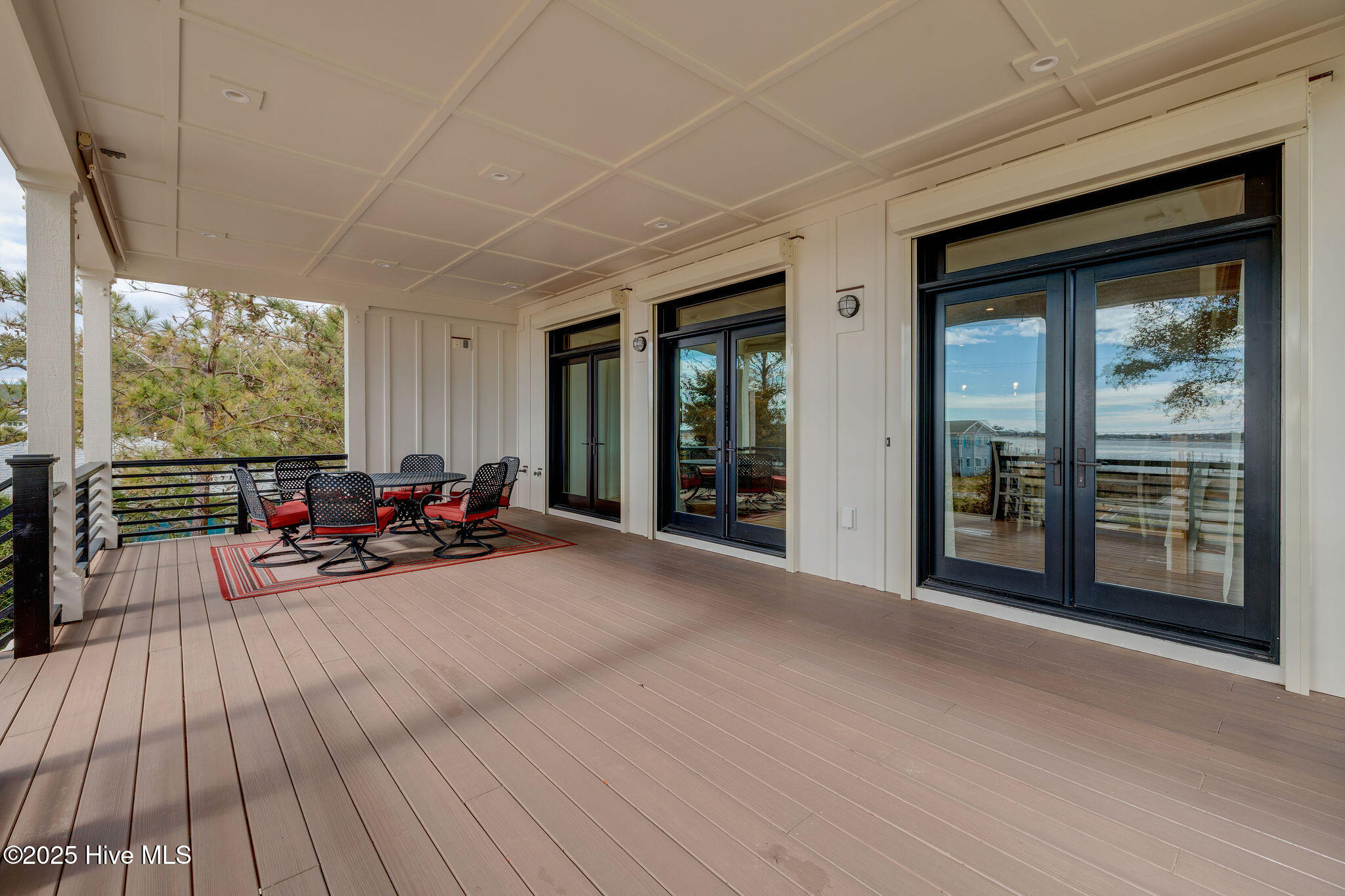 100556089 | Photo 57