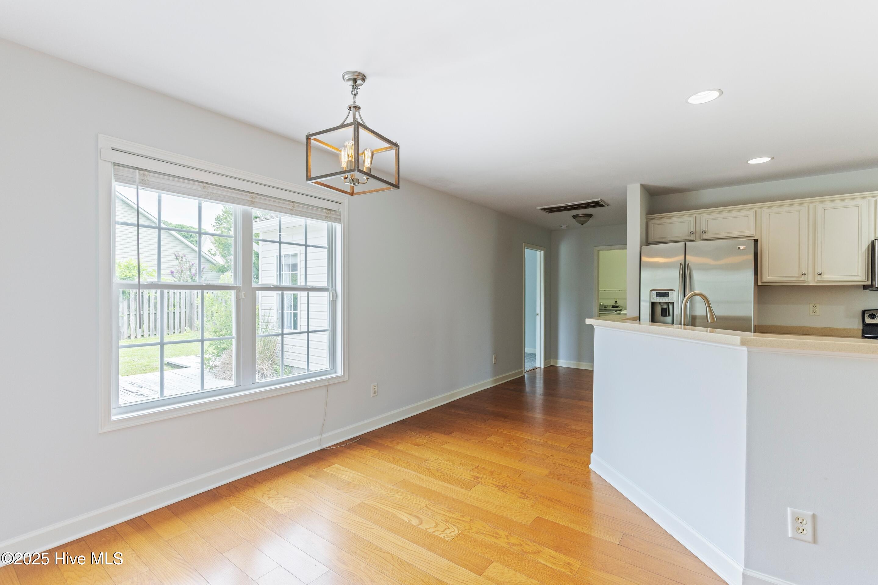 100527201 | Photo 10