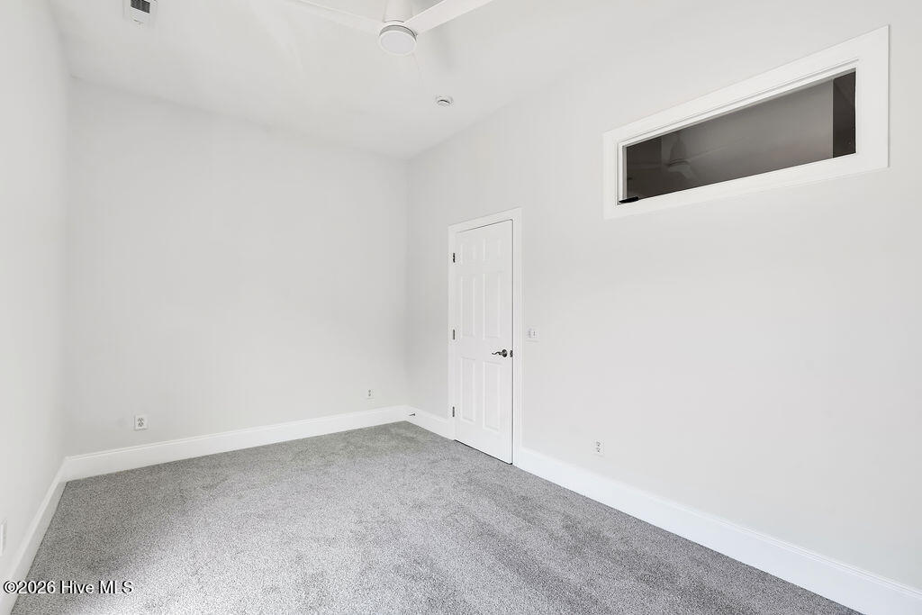 100562852 | Photo 26