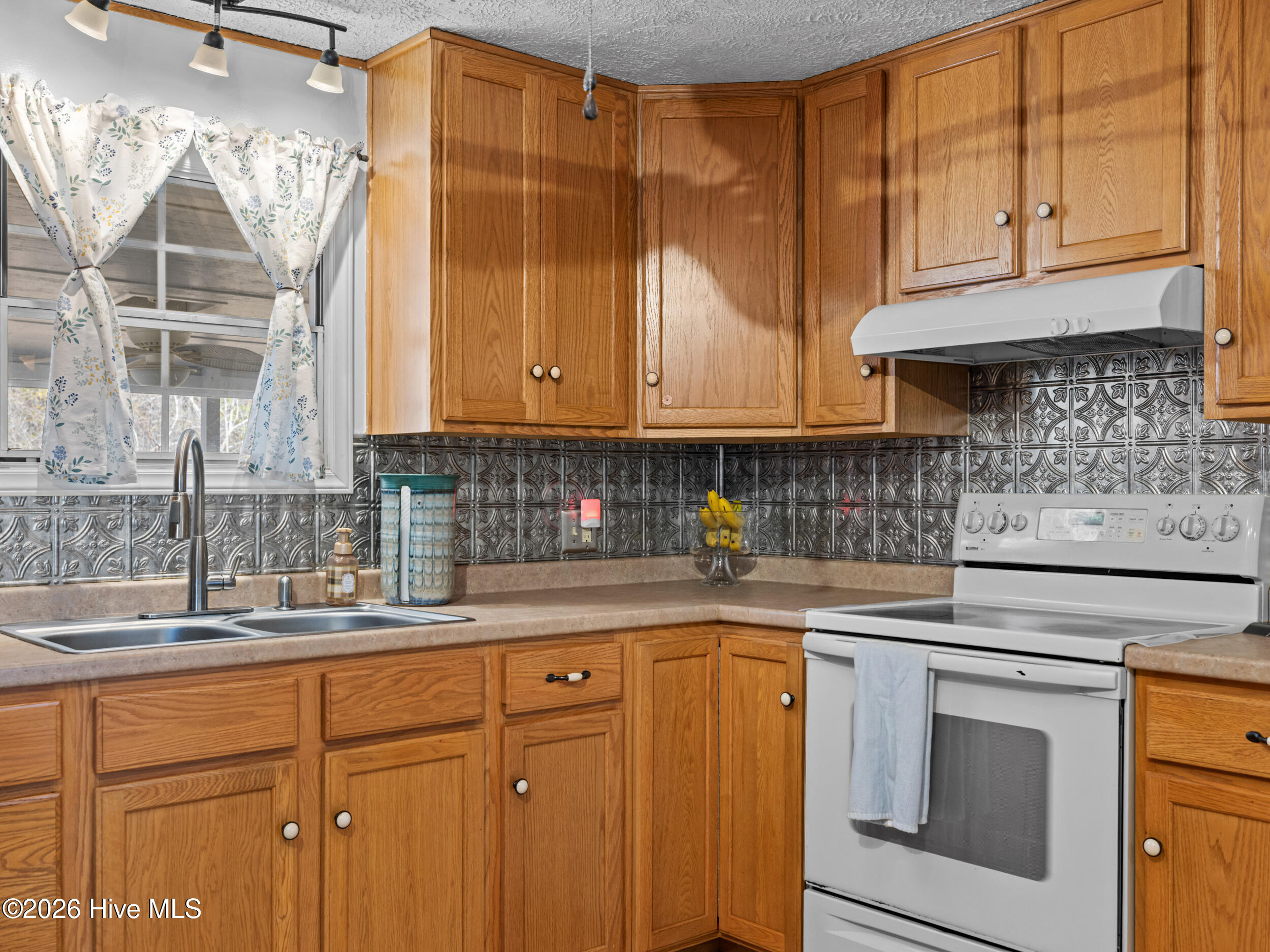 100556387 | Photo 17