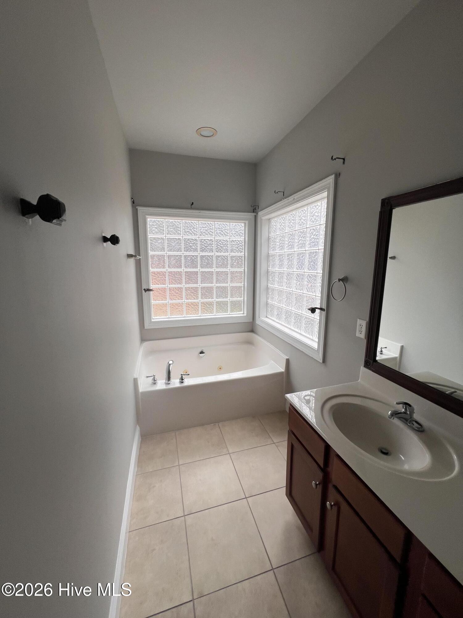 100548675 | Photo 26