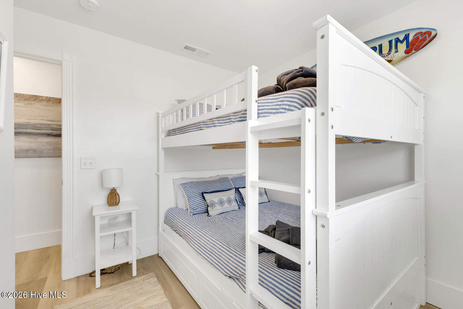 100569348 | Photo 33