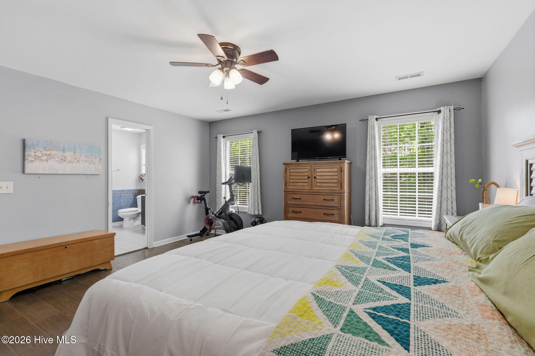 100565311 | Photo 40