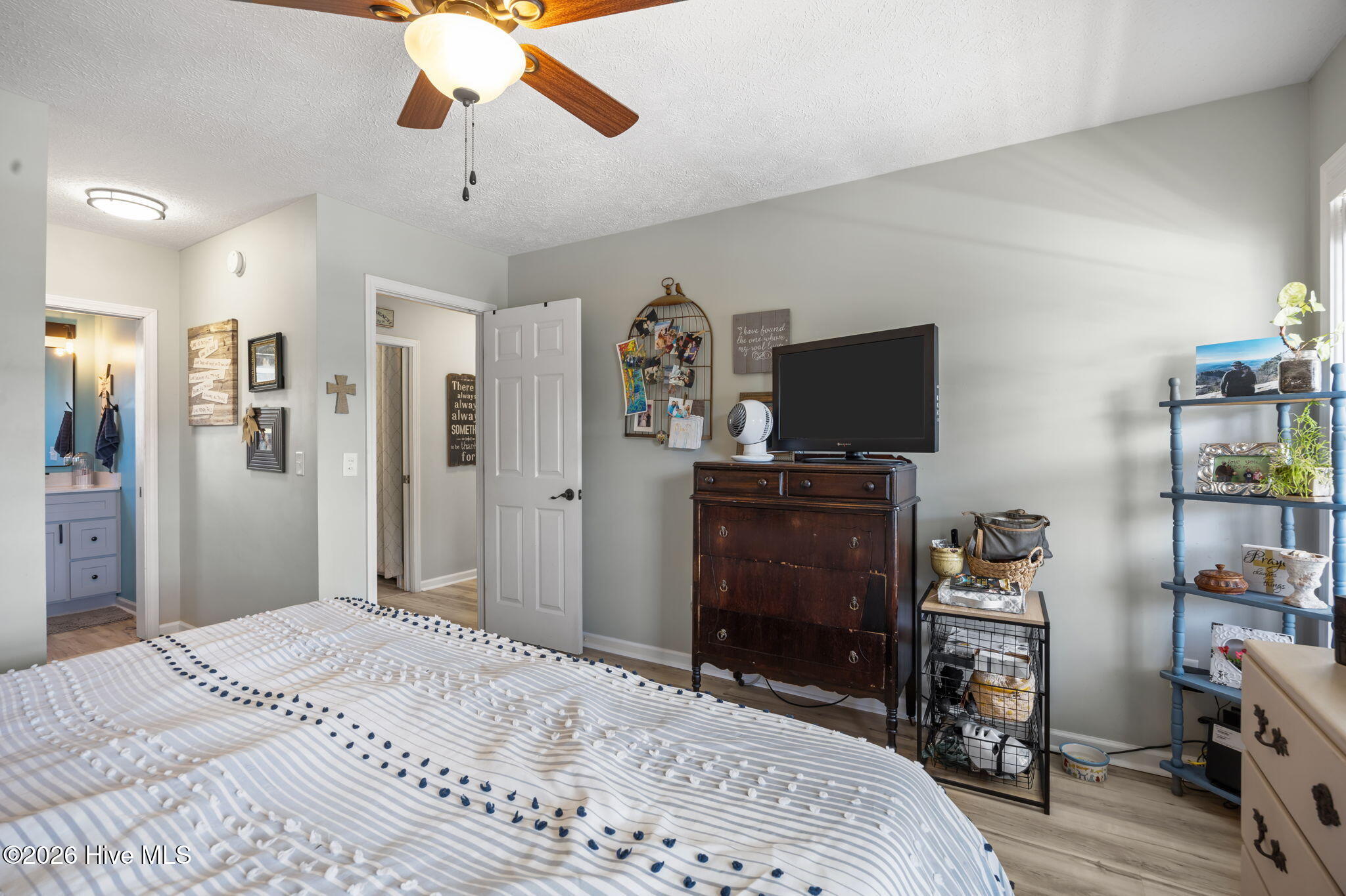 100566425 | Photo 17