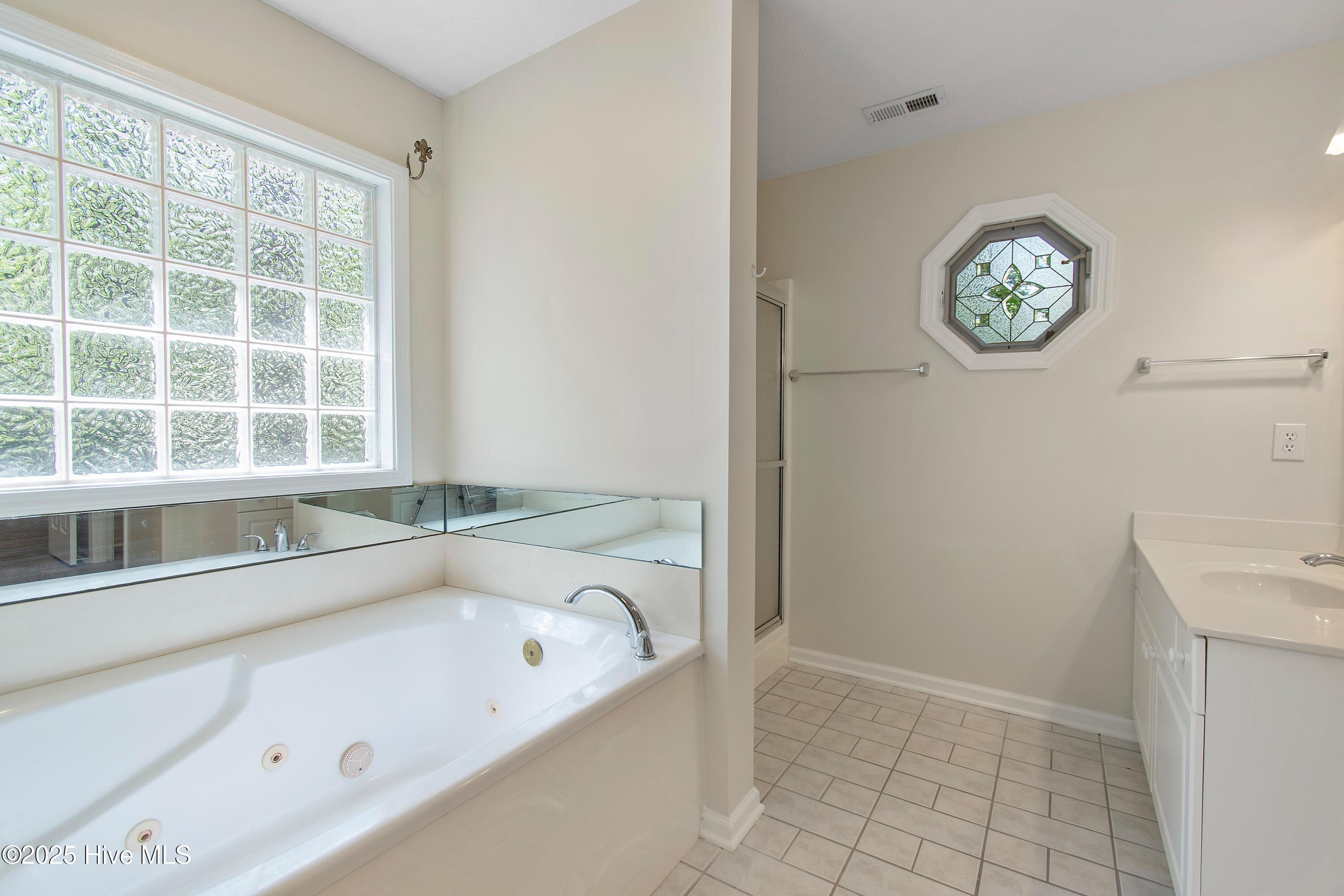 100515628 | Photo 26