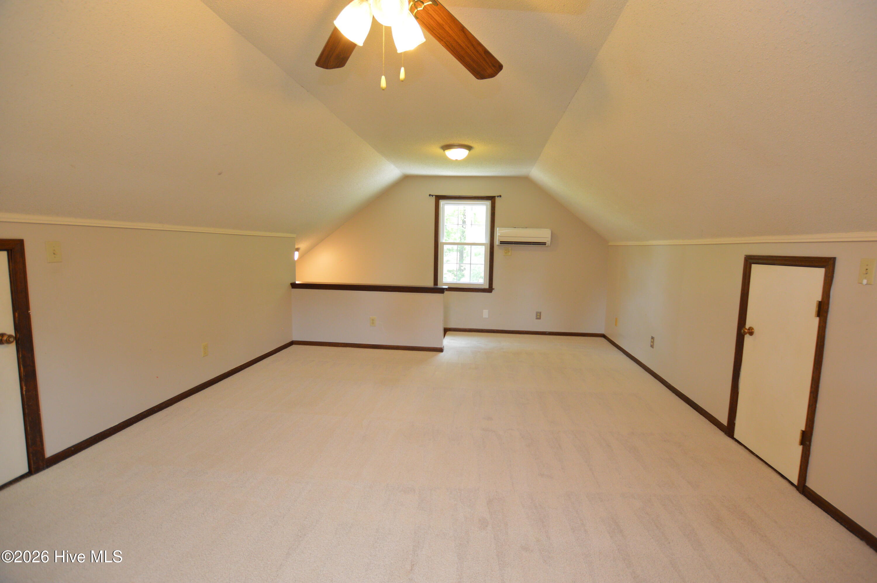 100547848 | Photo 24