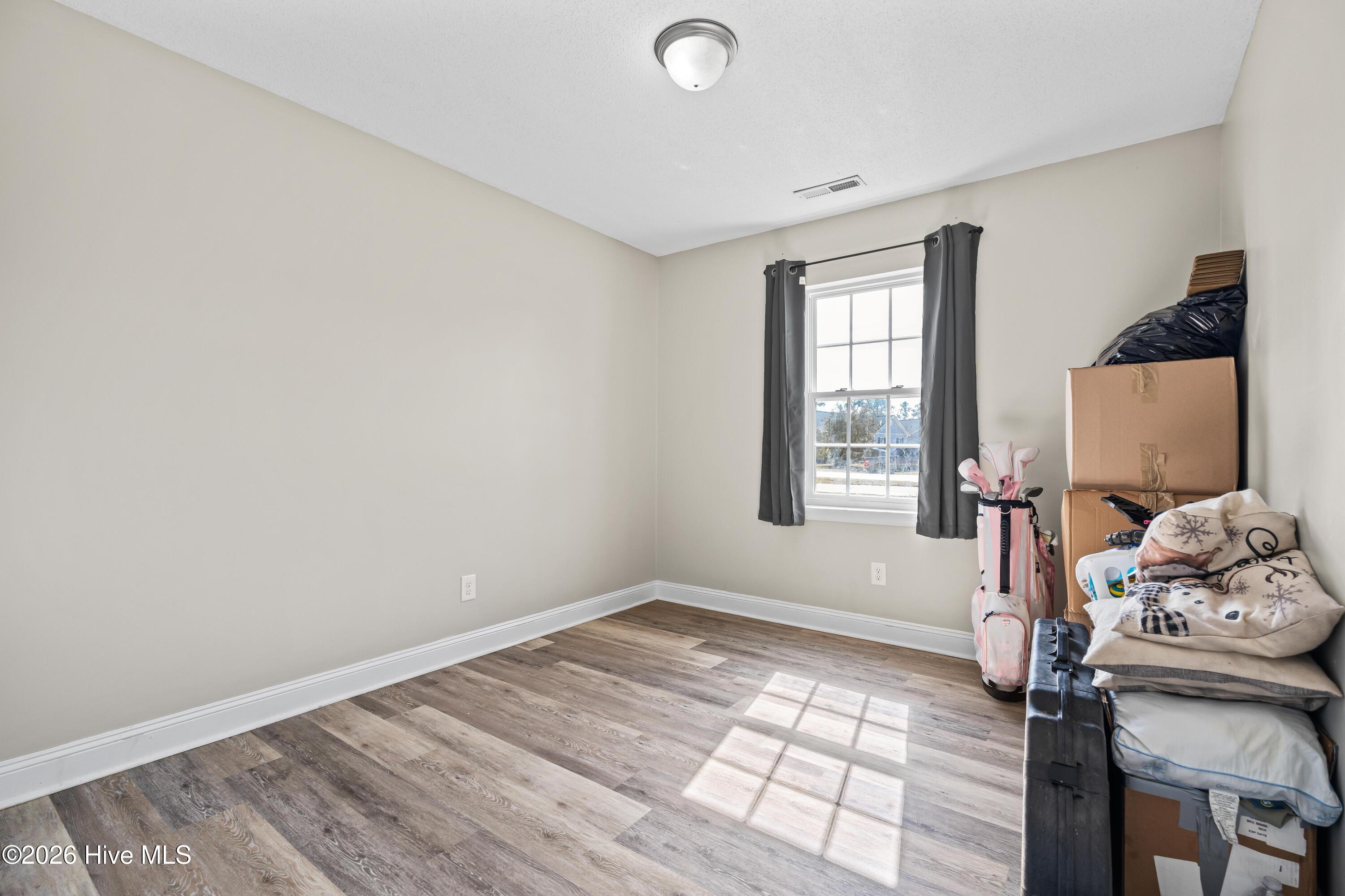 100558197 | Photo 15