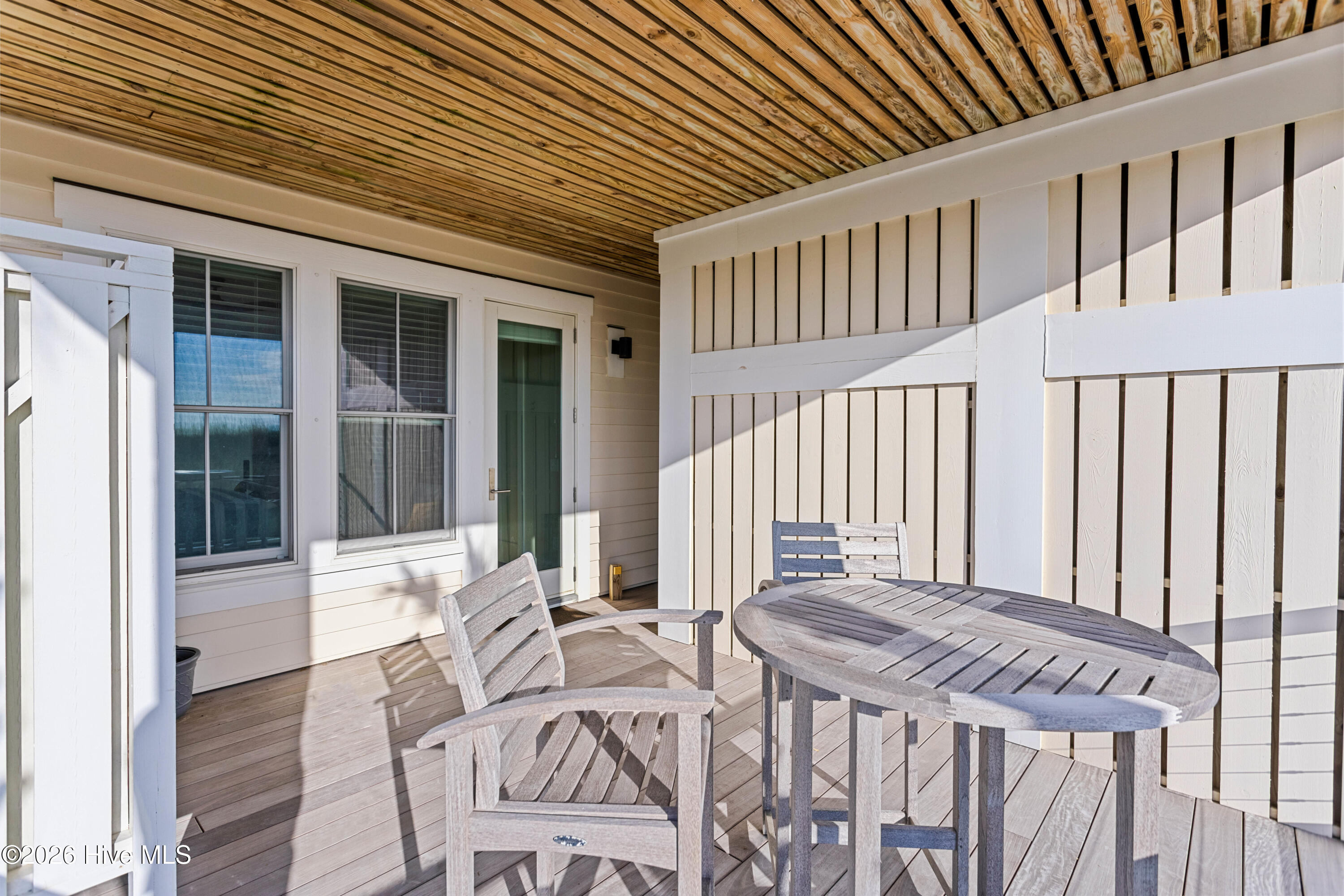 100569964 | Photo 46