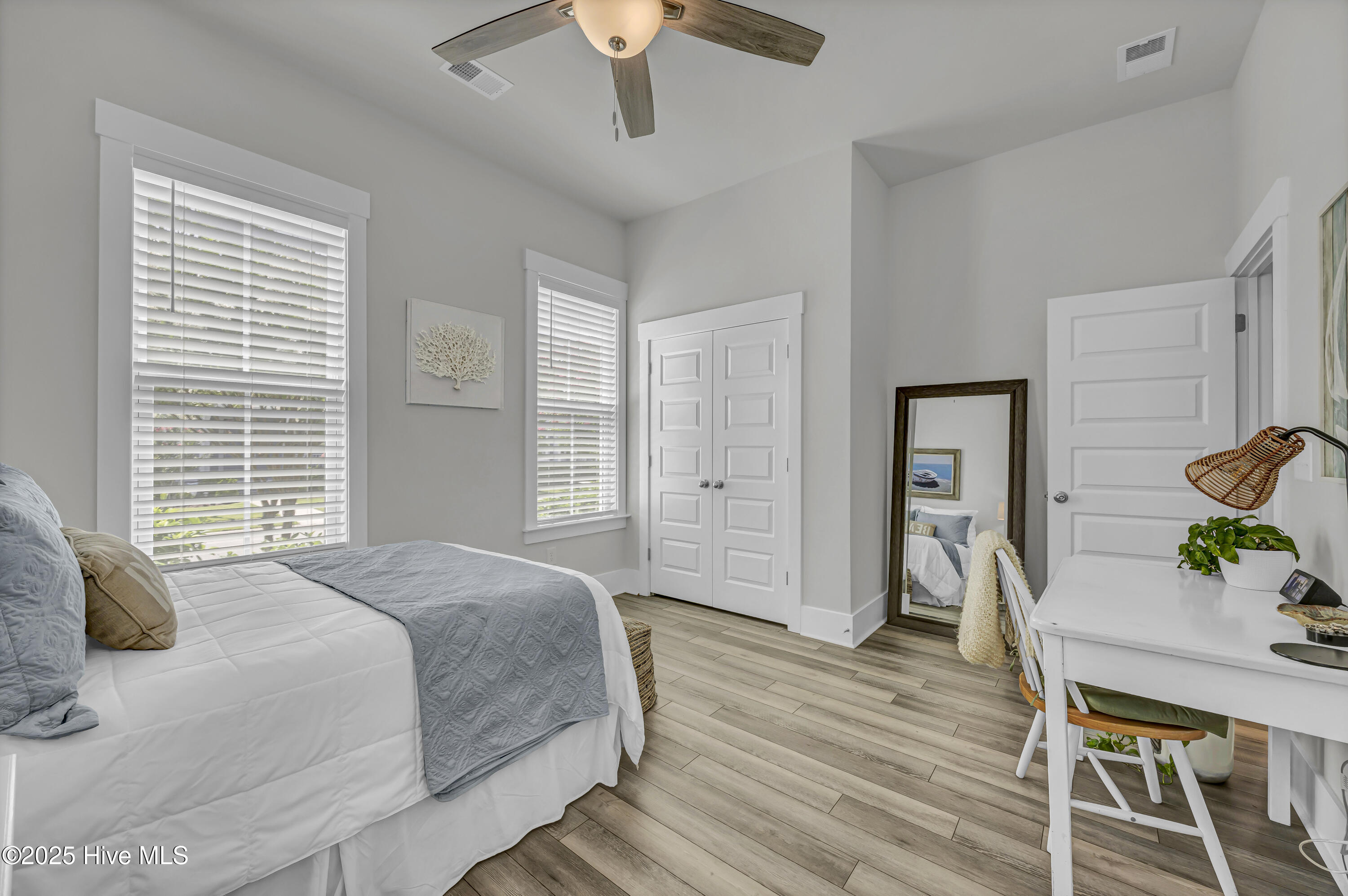 100517426 | Photo 16