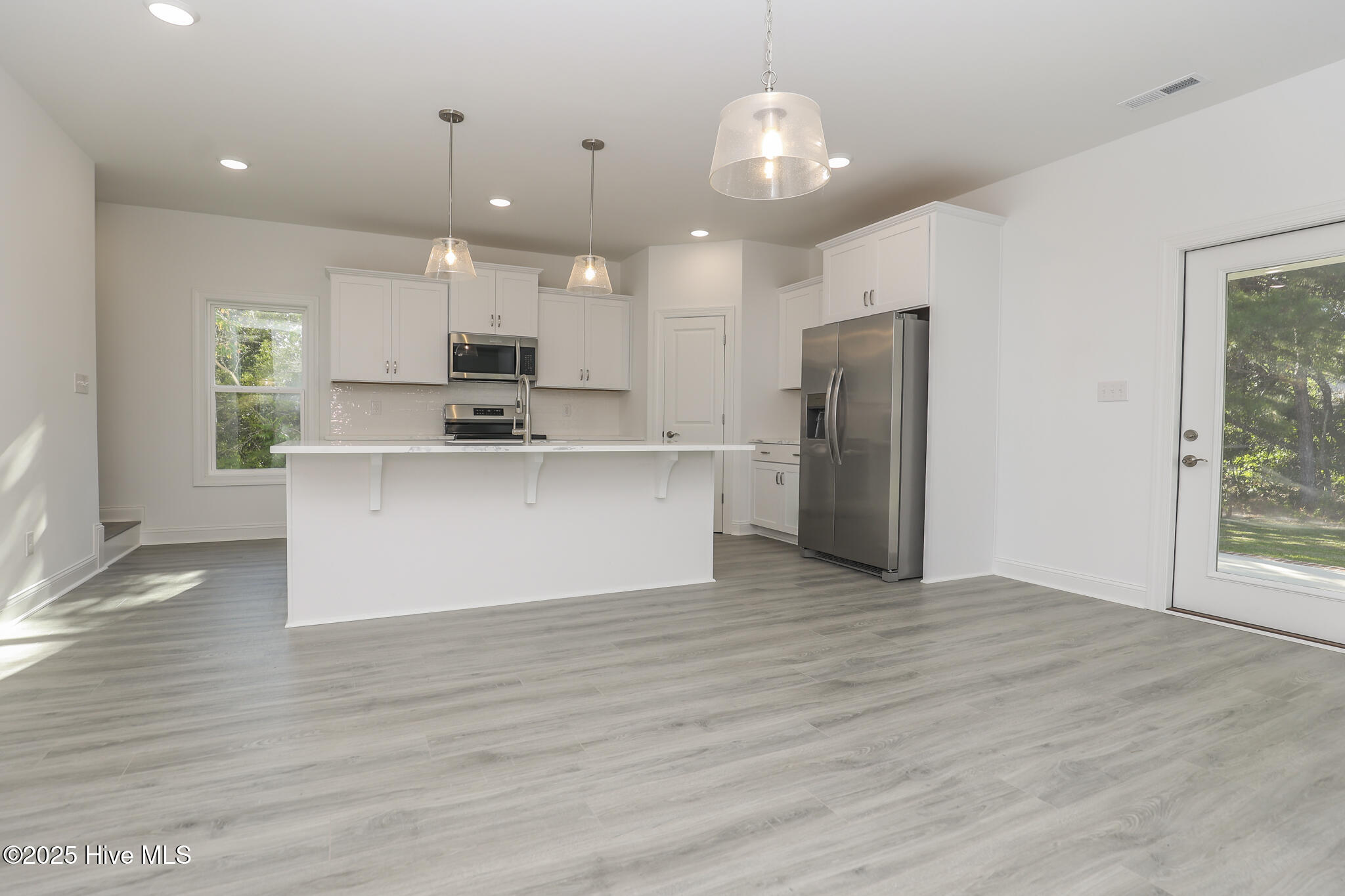 100553822 | Photo 30