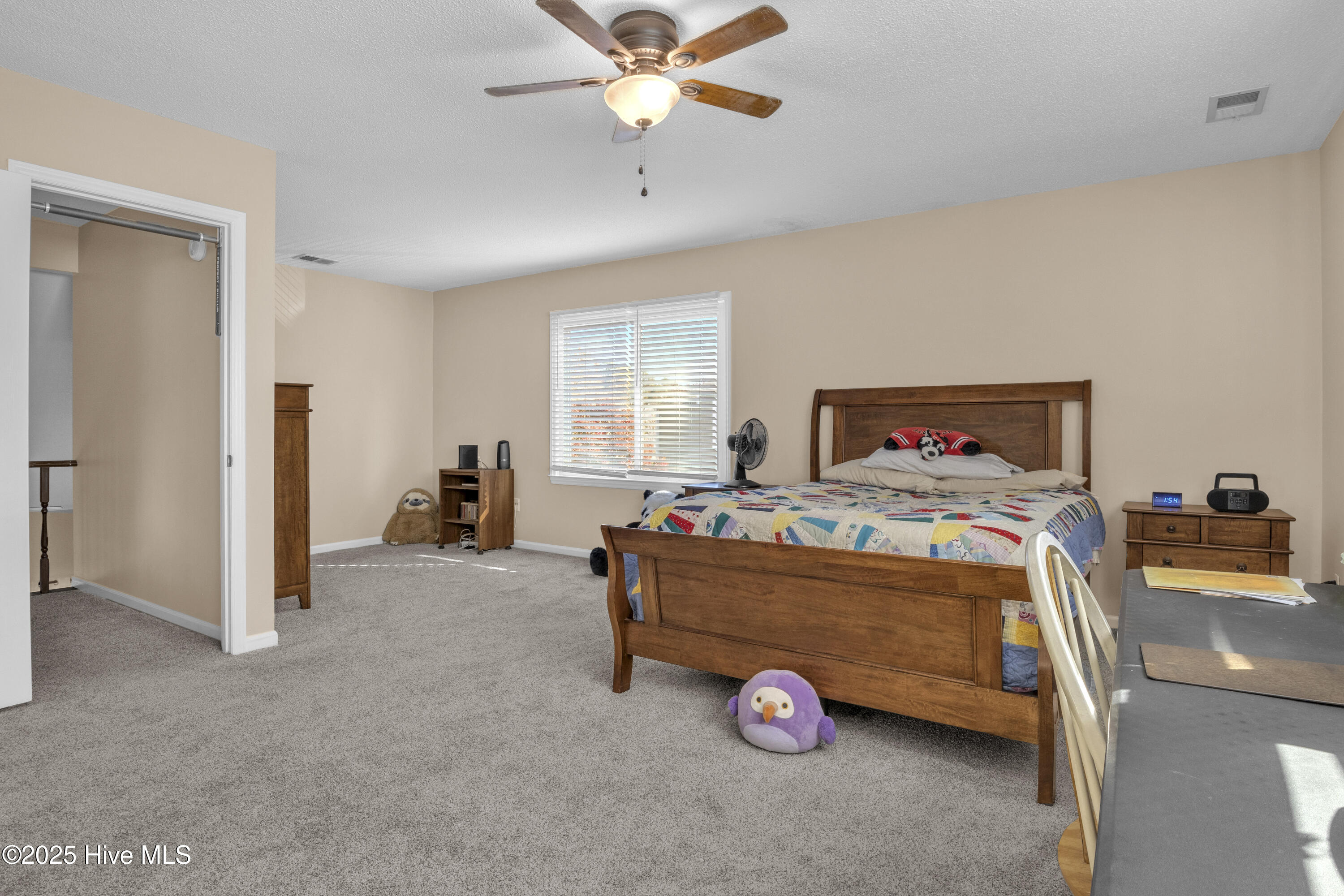 100480579 | Photo 16