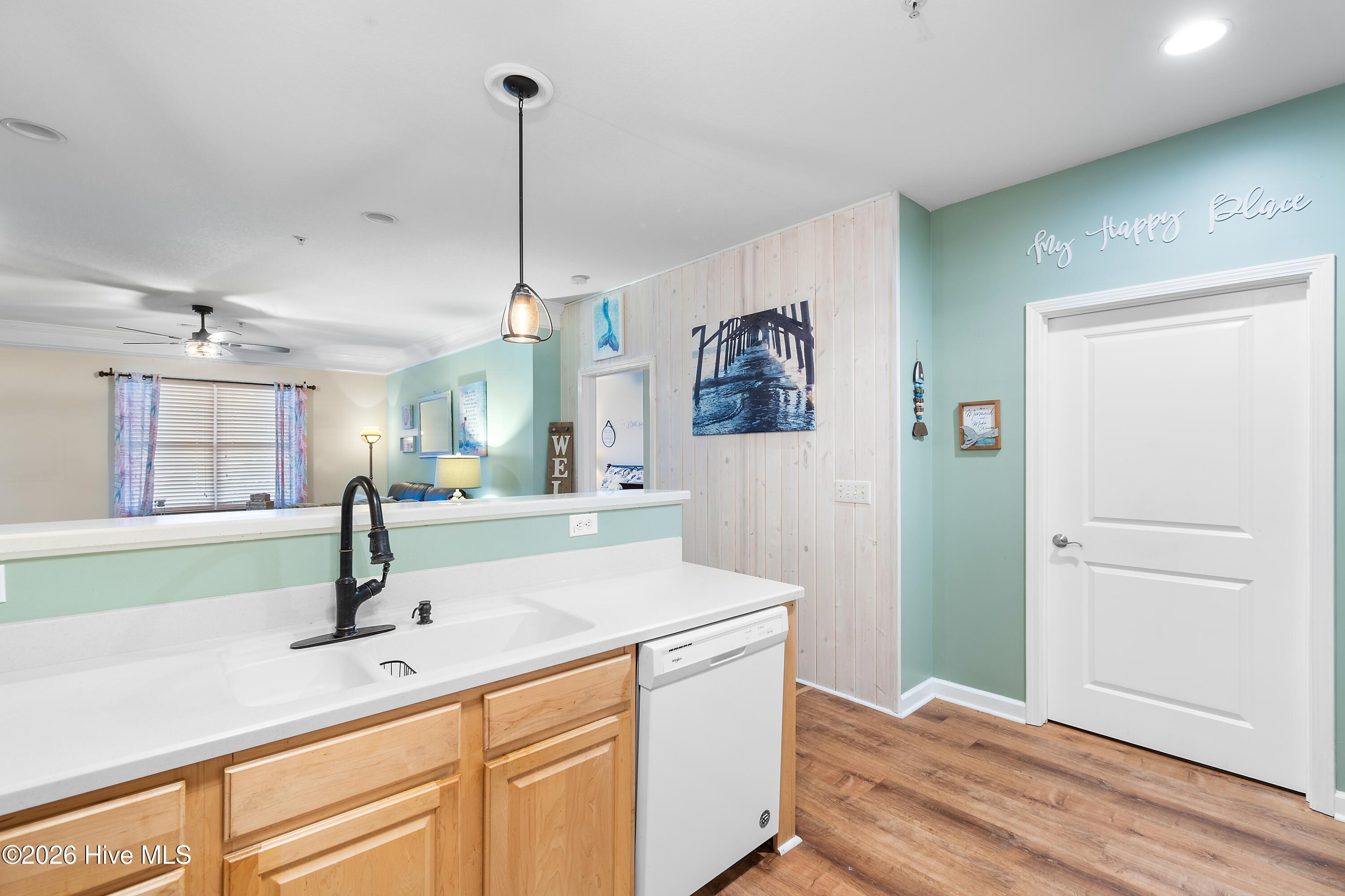 100566466 | Photo 10