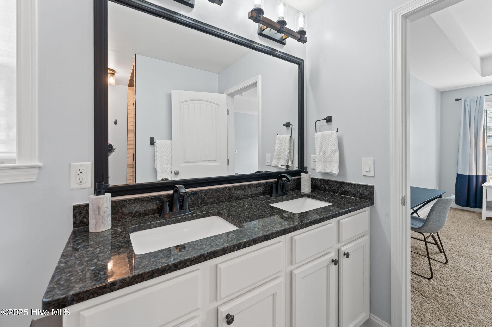 100548300 | Photo 31