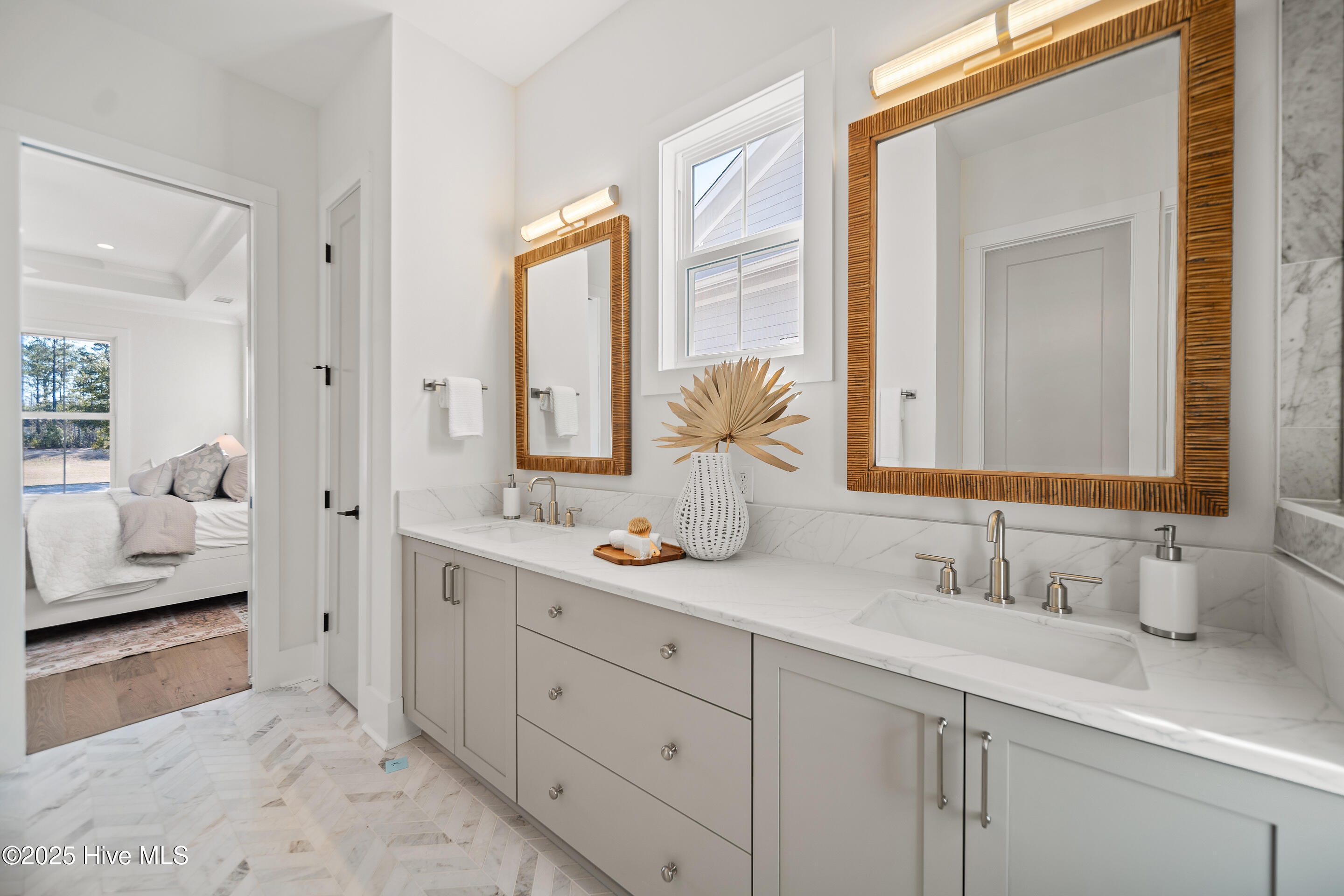 100454748 | Photo 22