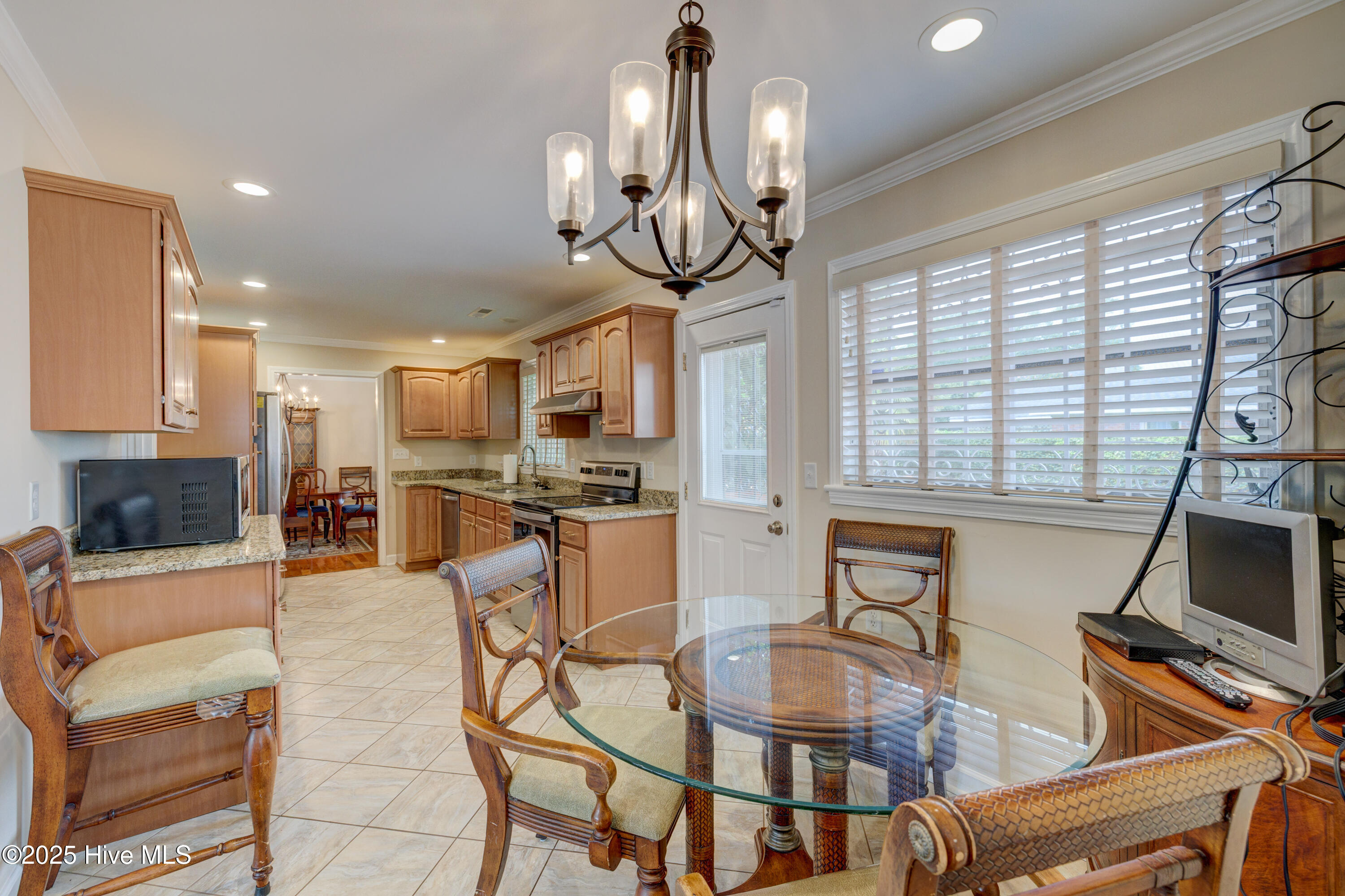 100523931 | Photo 19