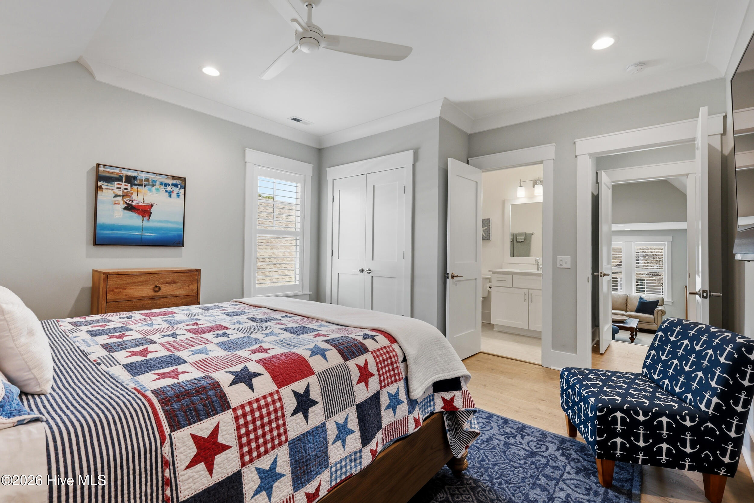 100558657 | Photo 43