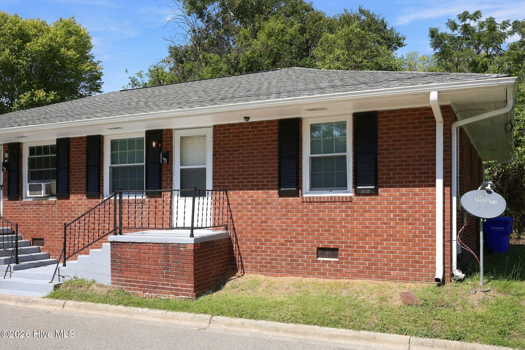 Exterior photo of 1002 W 6th Street A, Greenville, NC 27834. MLS: 100603628