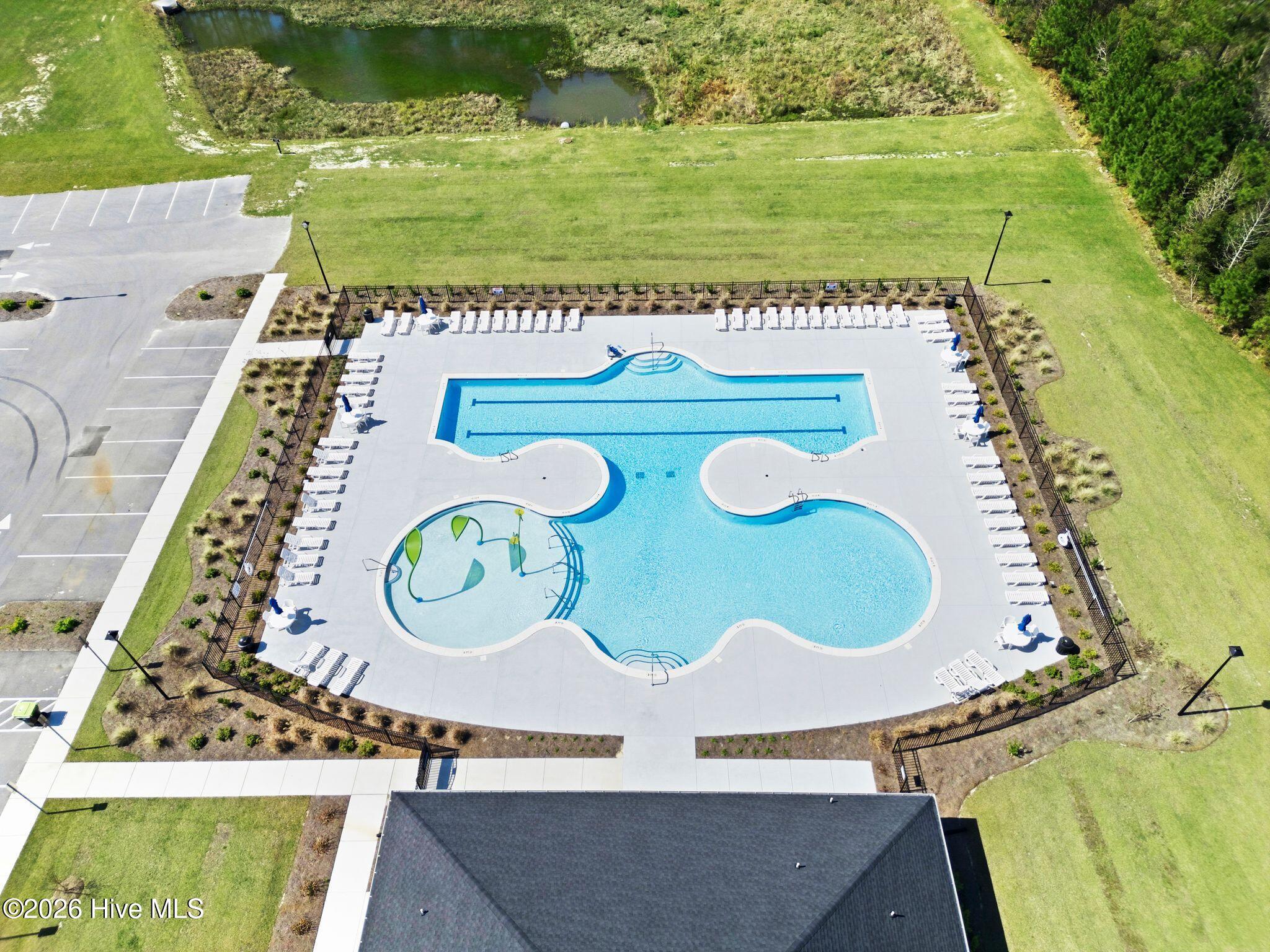 100563998 | Photo 63