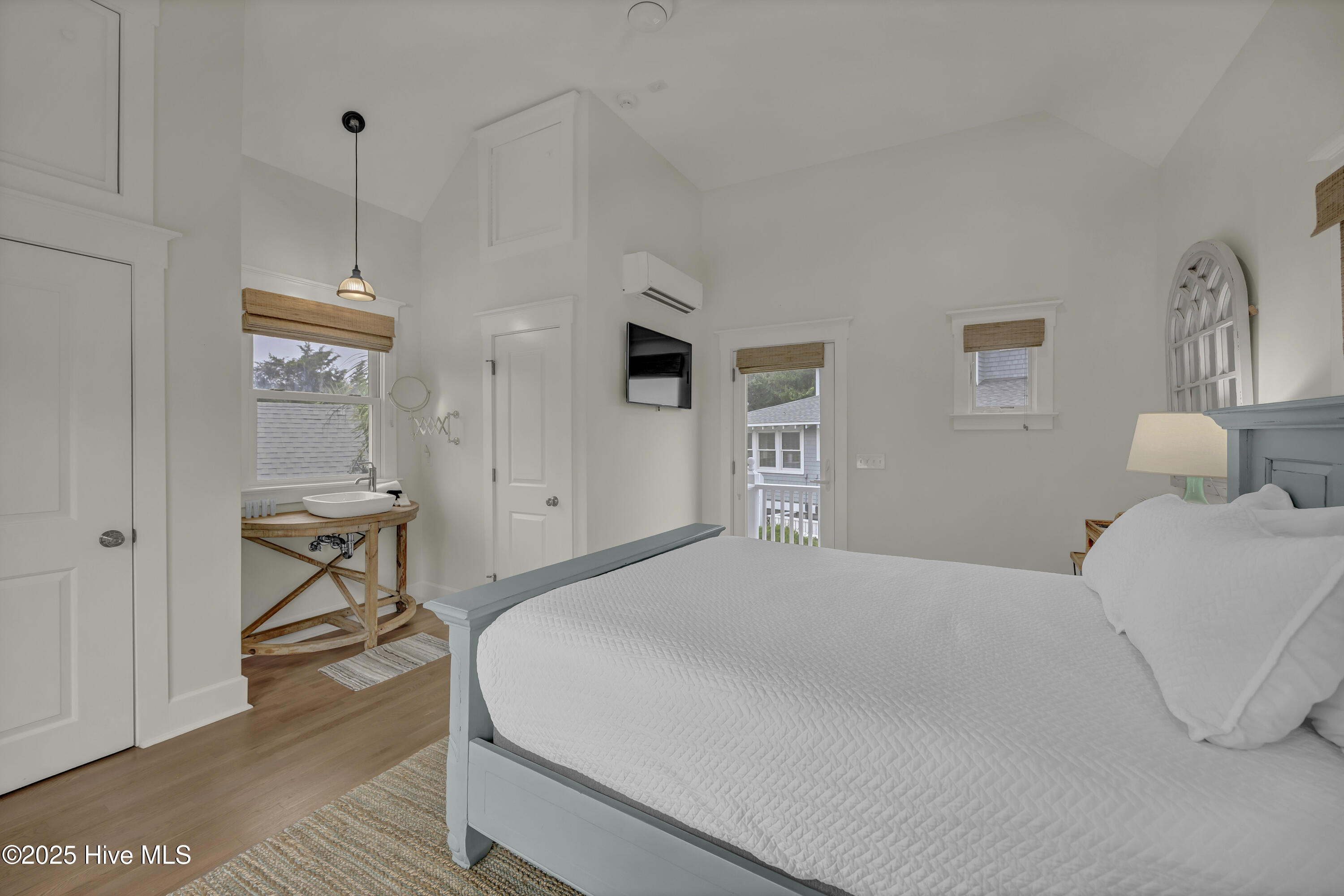 100536845 | Photo 33