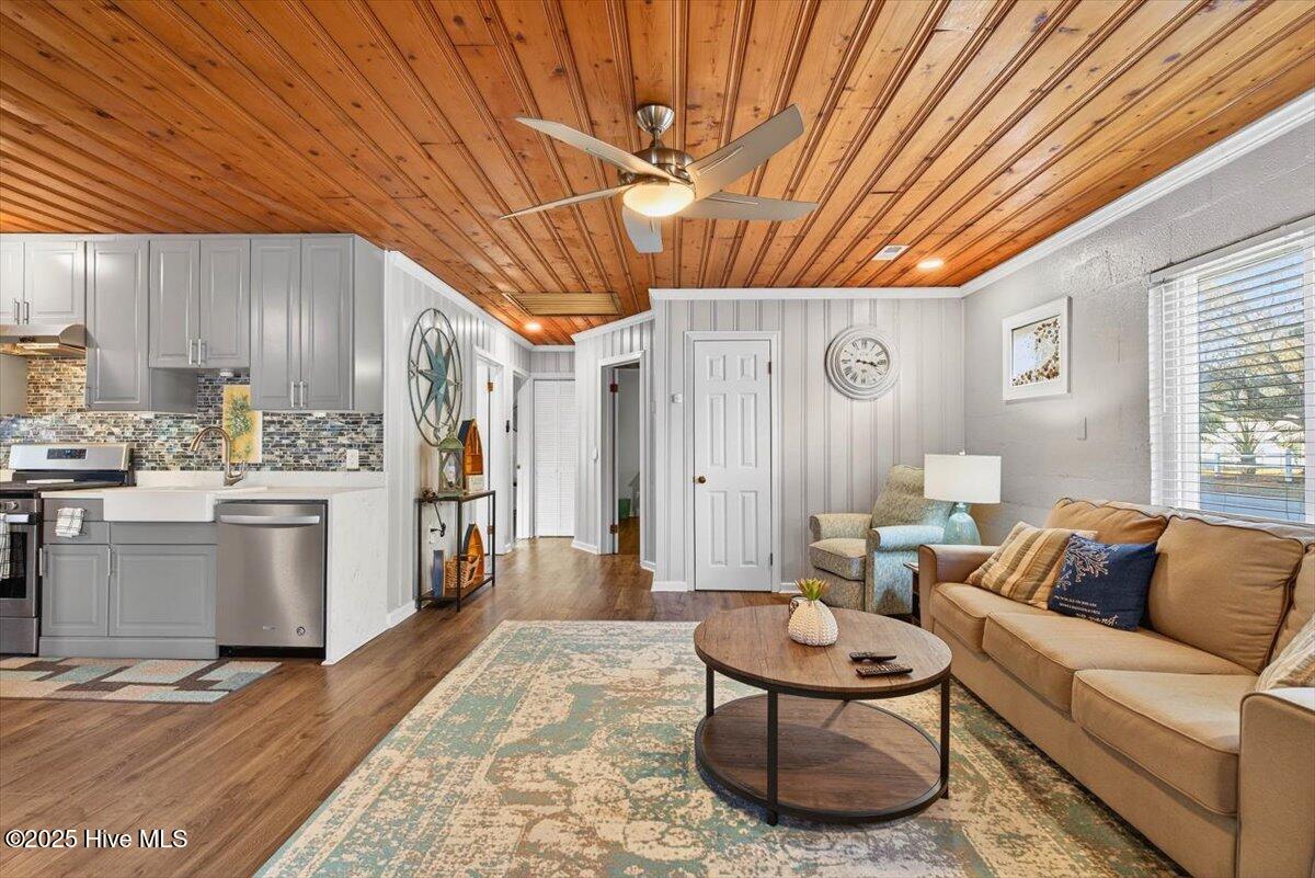 100547366 | Photo 13