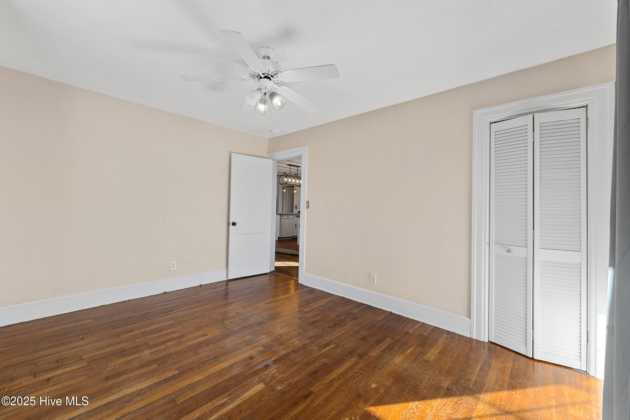 100546074 | Photo 15