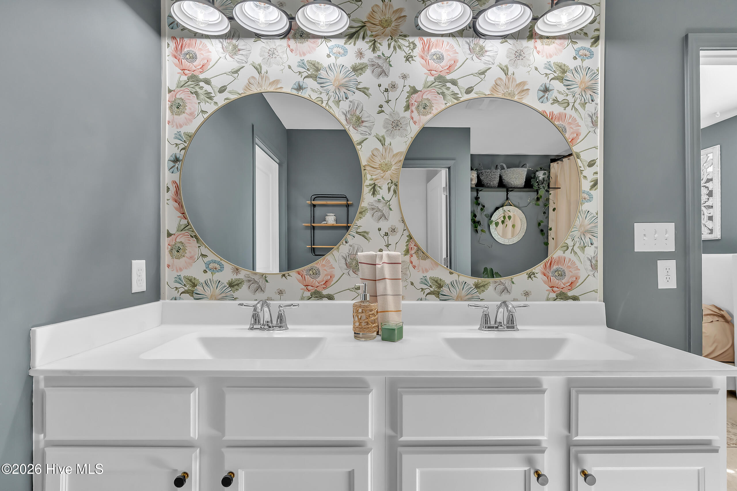 100551354 | Photo 41