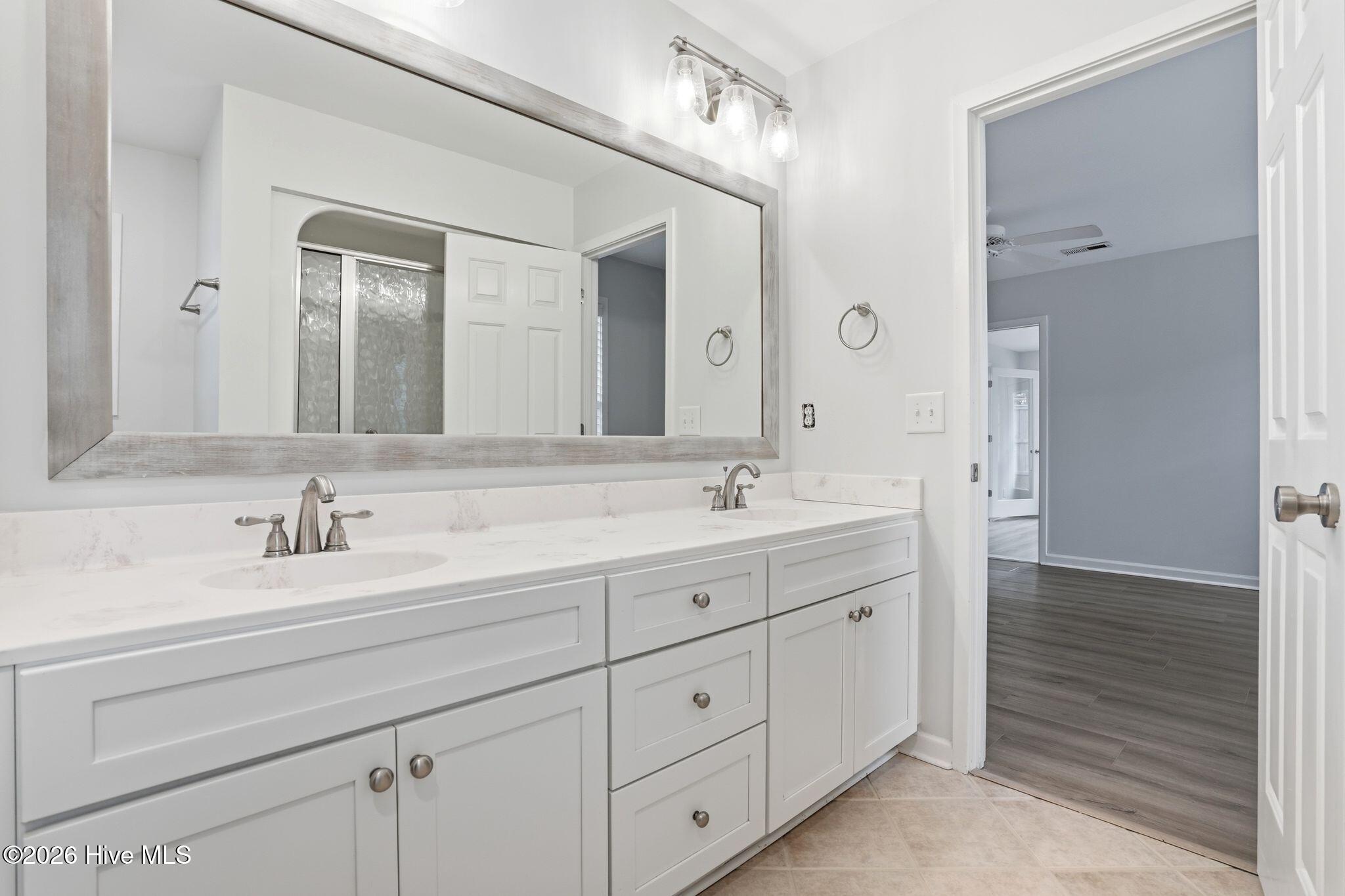 100555820 | Photo 39