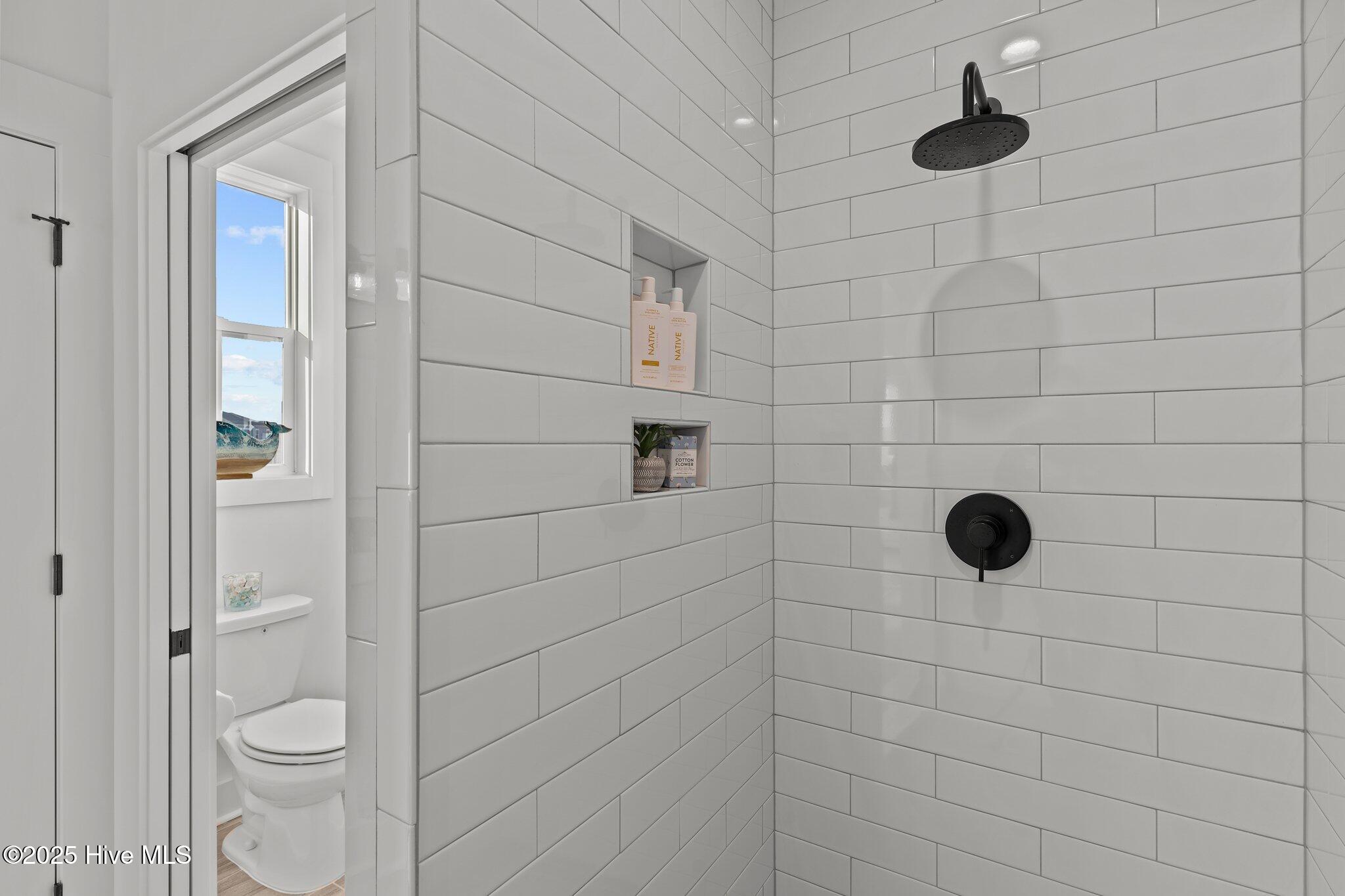 100484964 | Photo 21