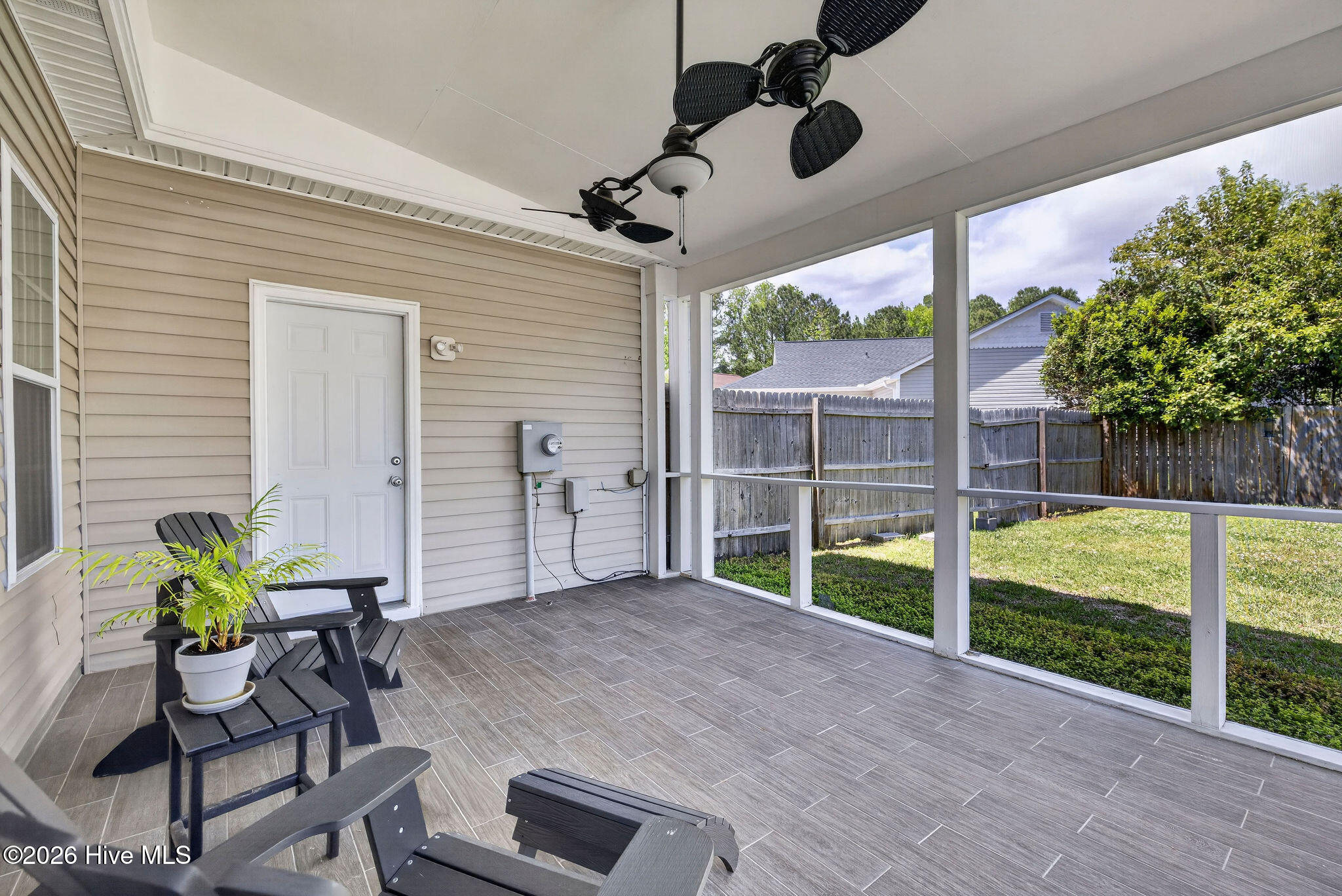 100566327 | Photo 30