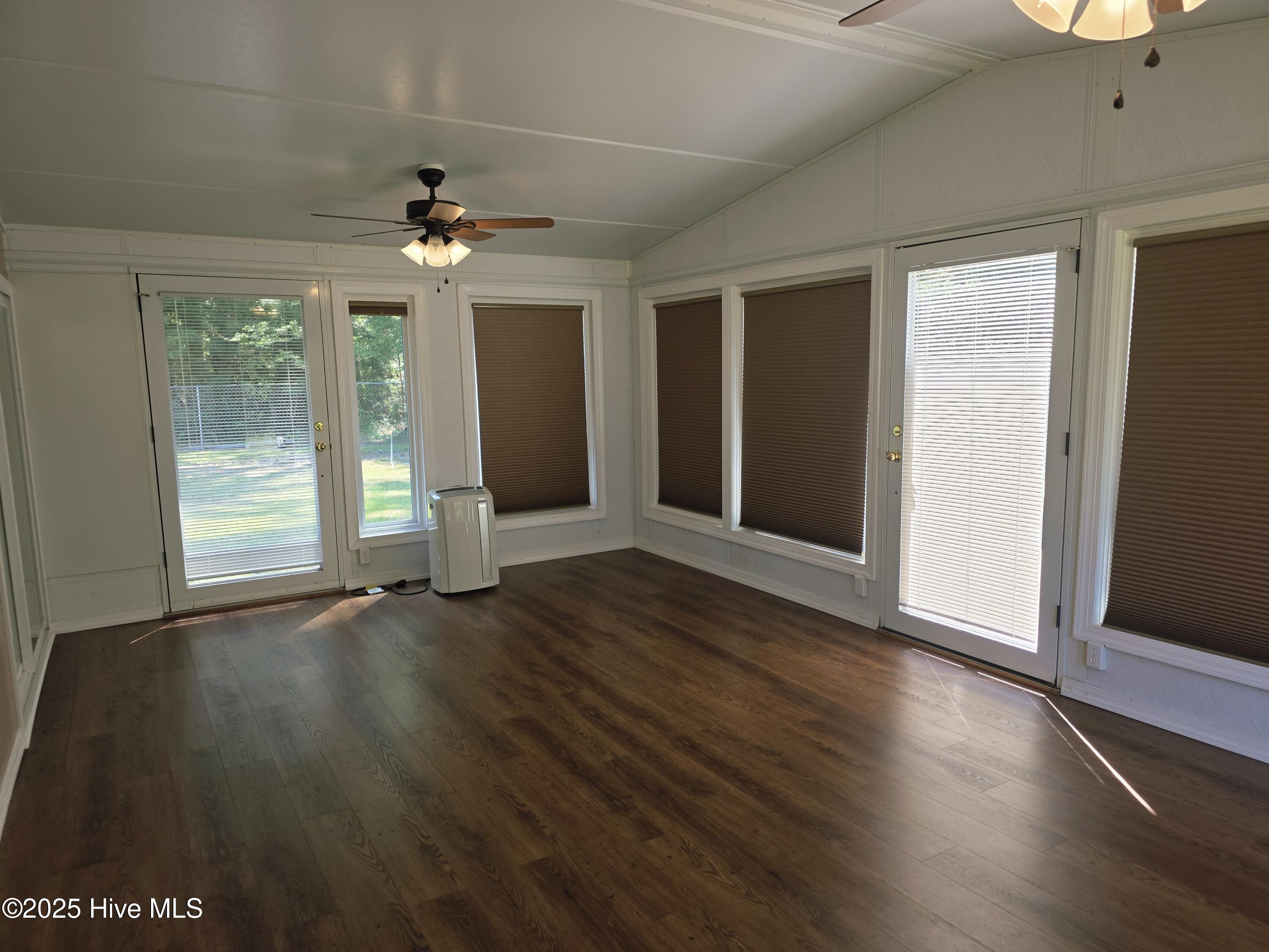 100532244 | Photo 21