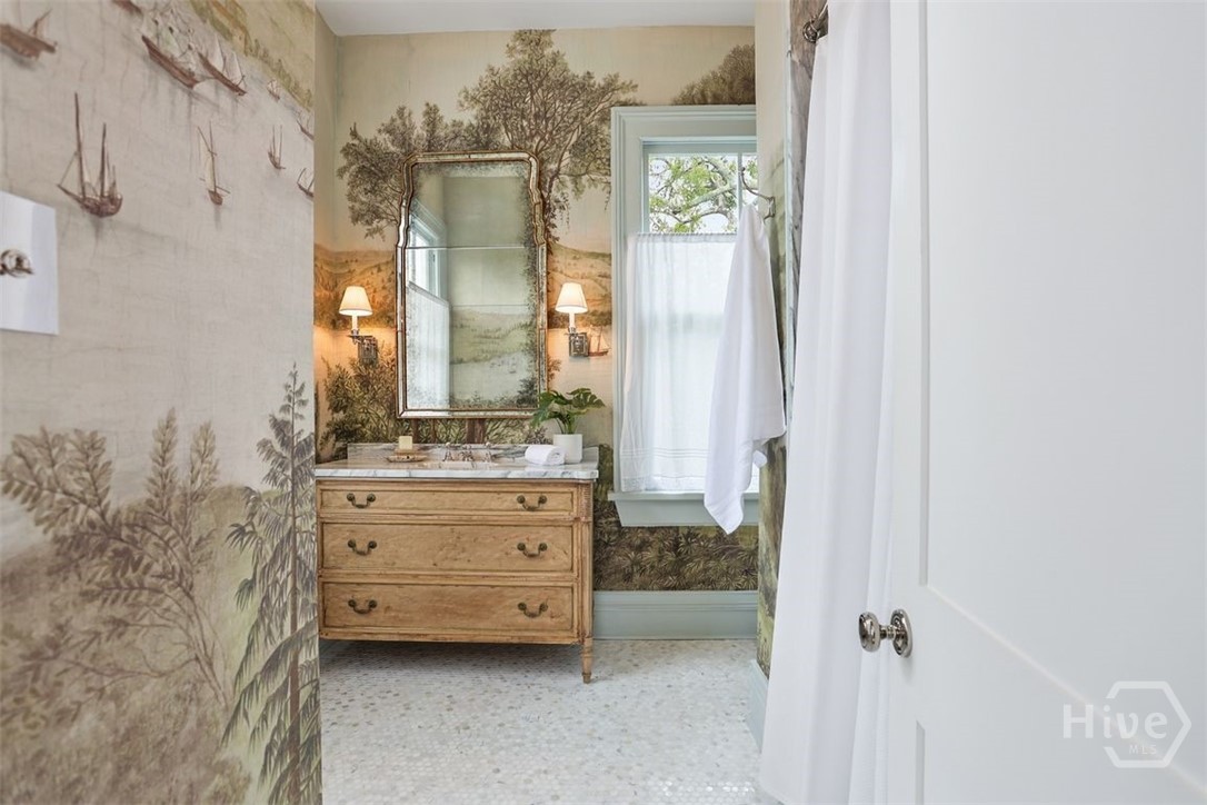 123 W Charlton Street 5