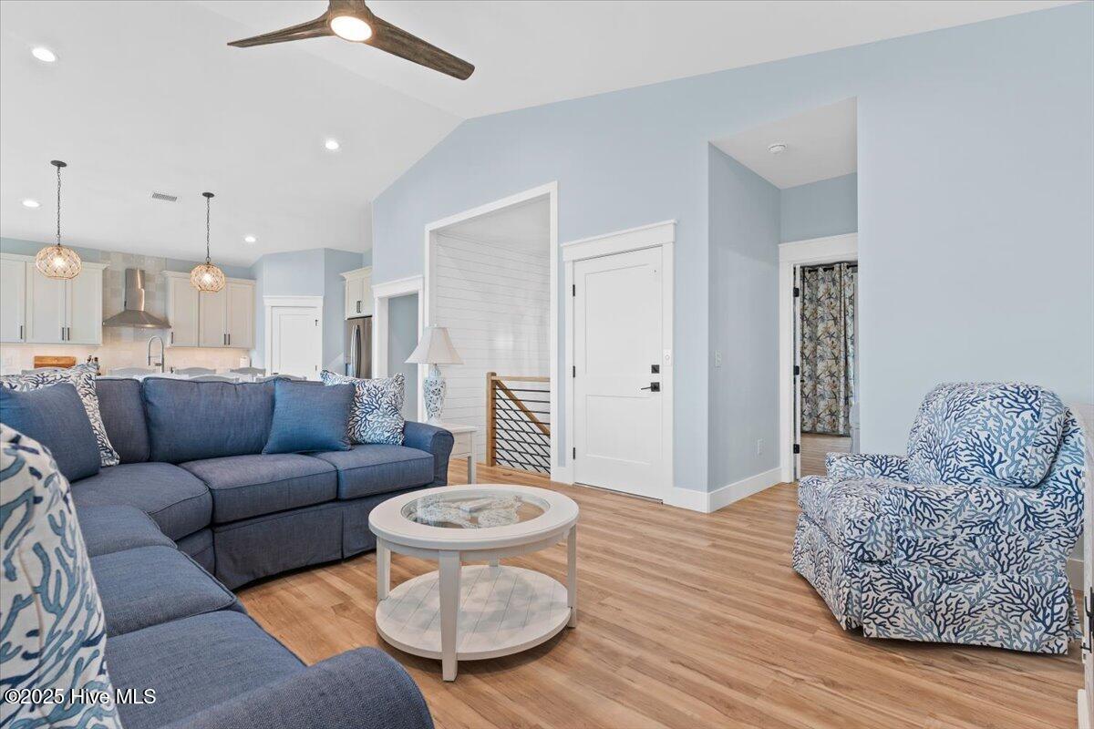 100526608 | Photo 14