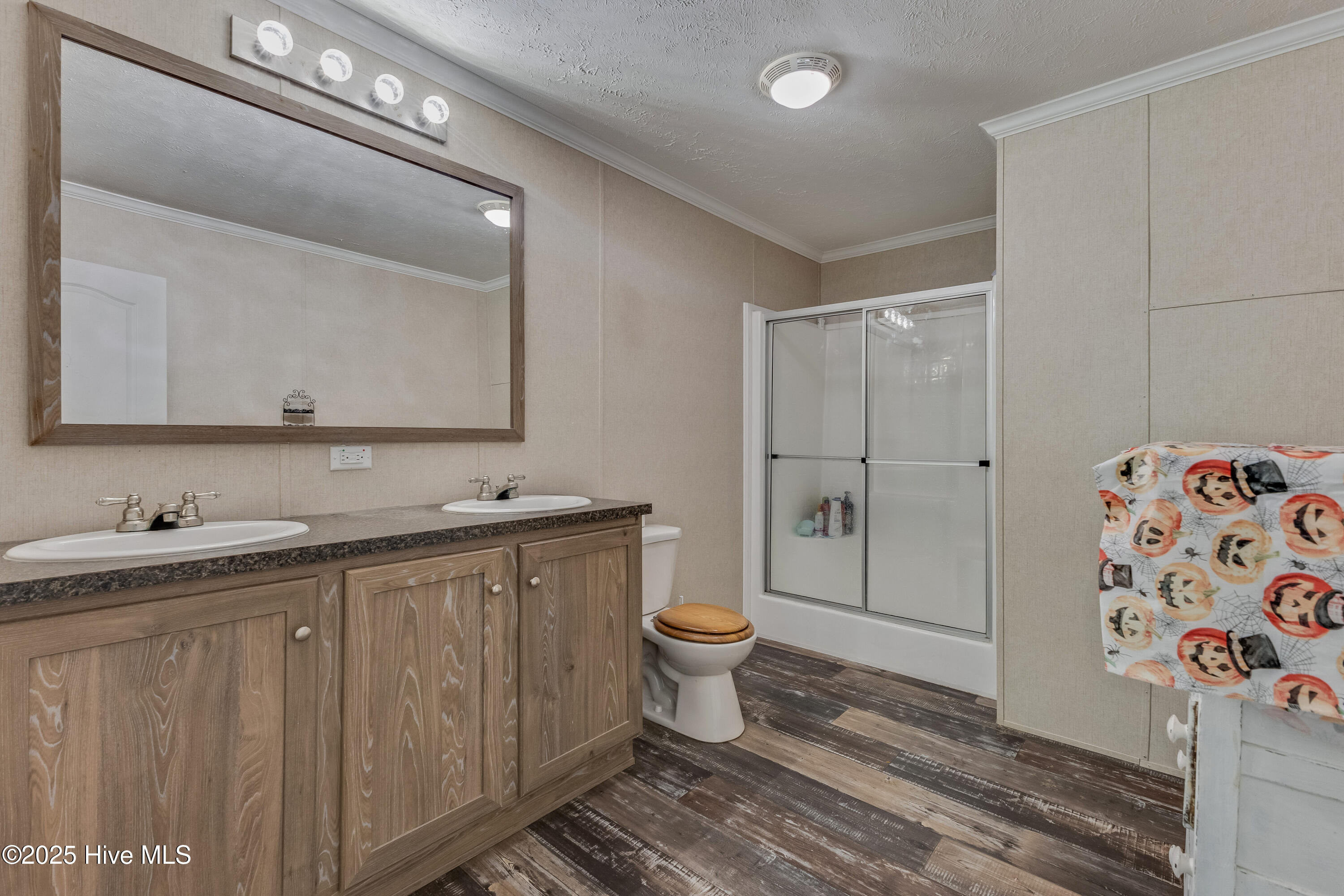 100562127 | Photo 89