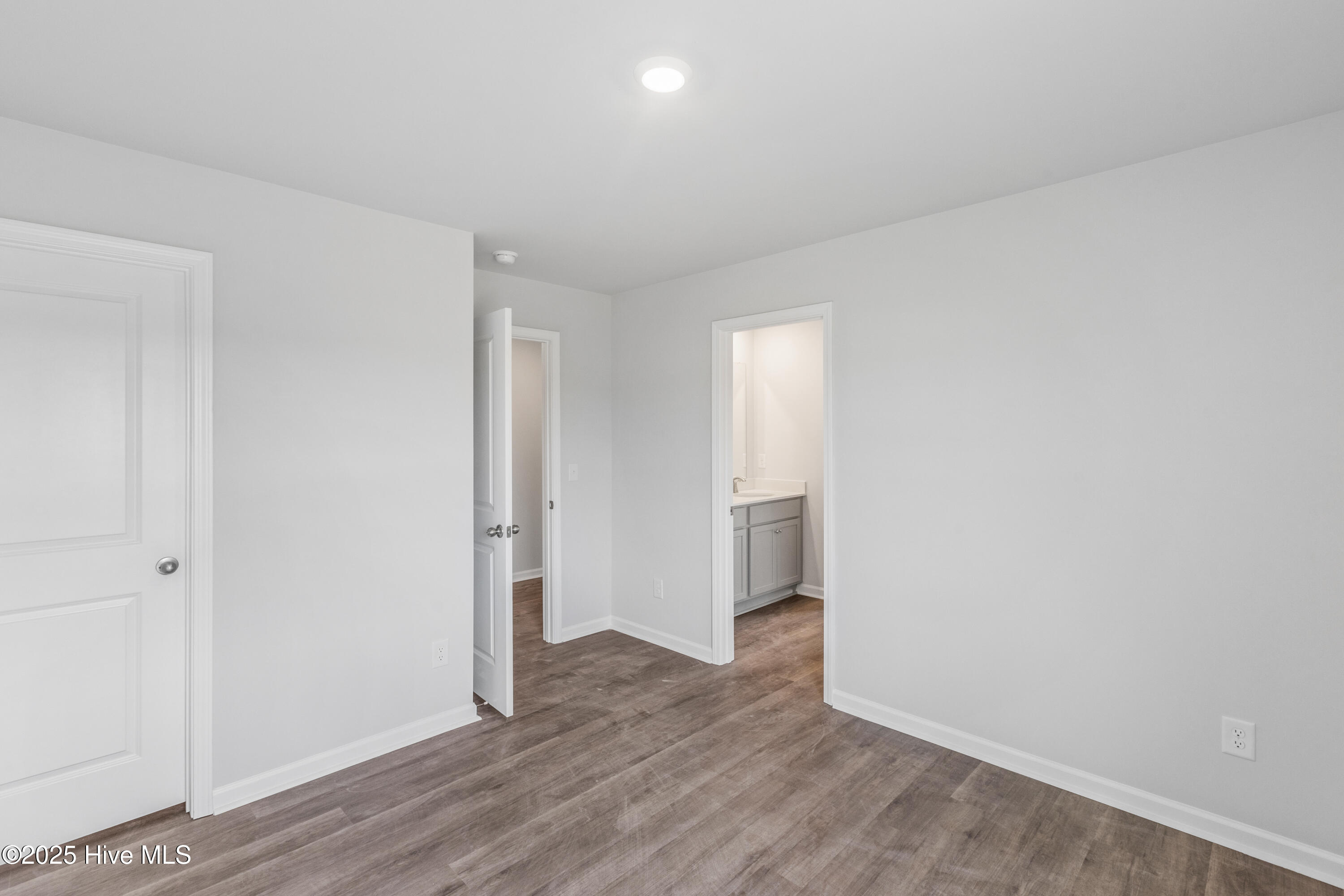 100538975 | Photo 21