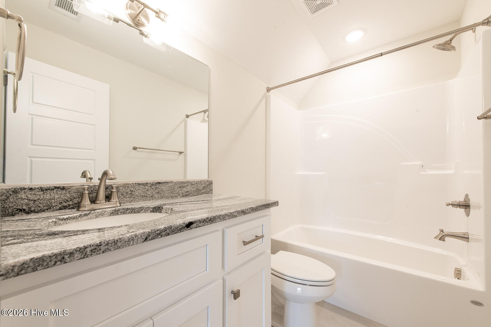 Private Full Bath!