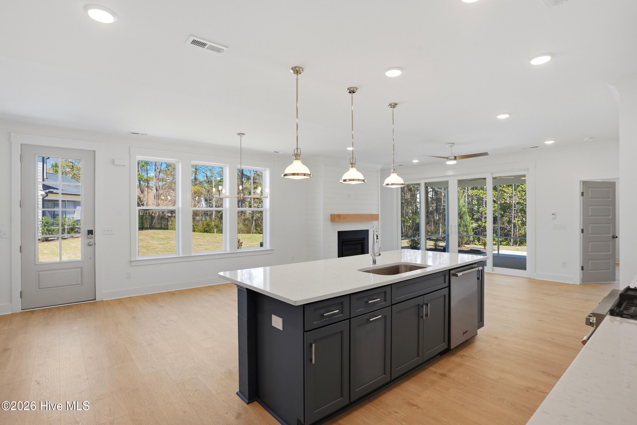 100561553 | Photo 13