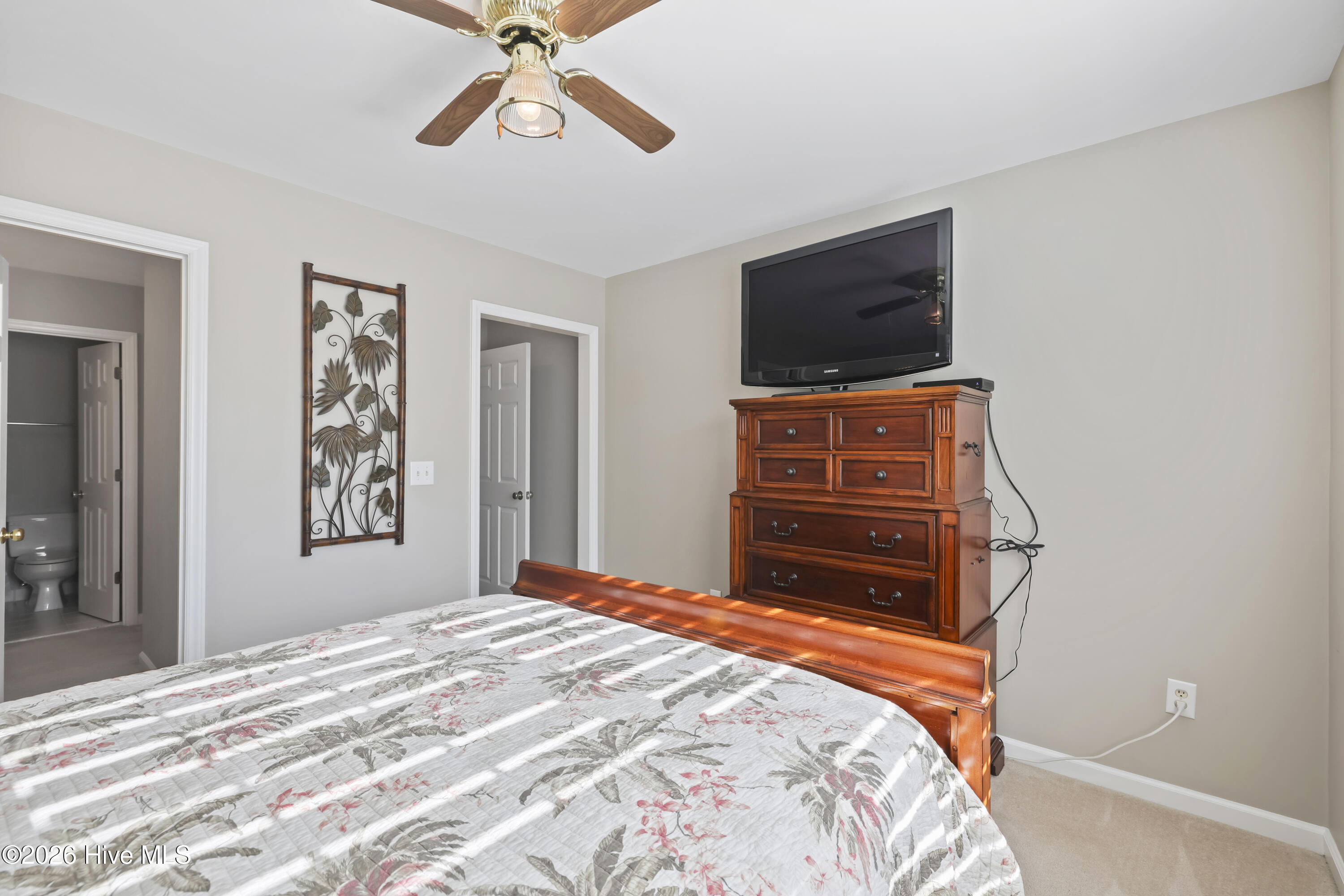 100547301 | Photo 33