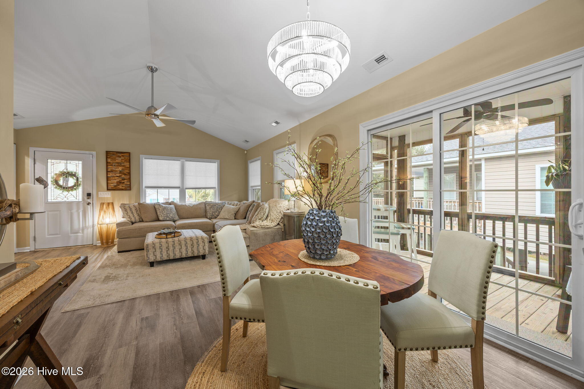 100553265 | Photo 15