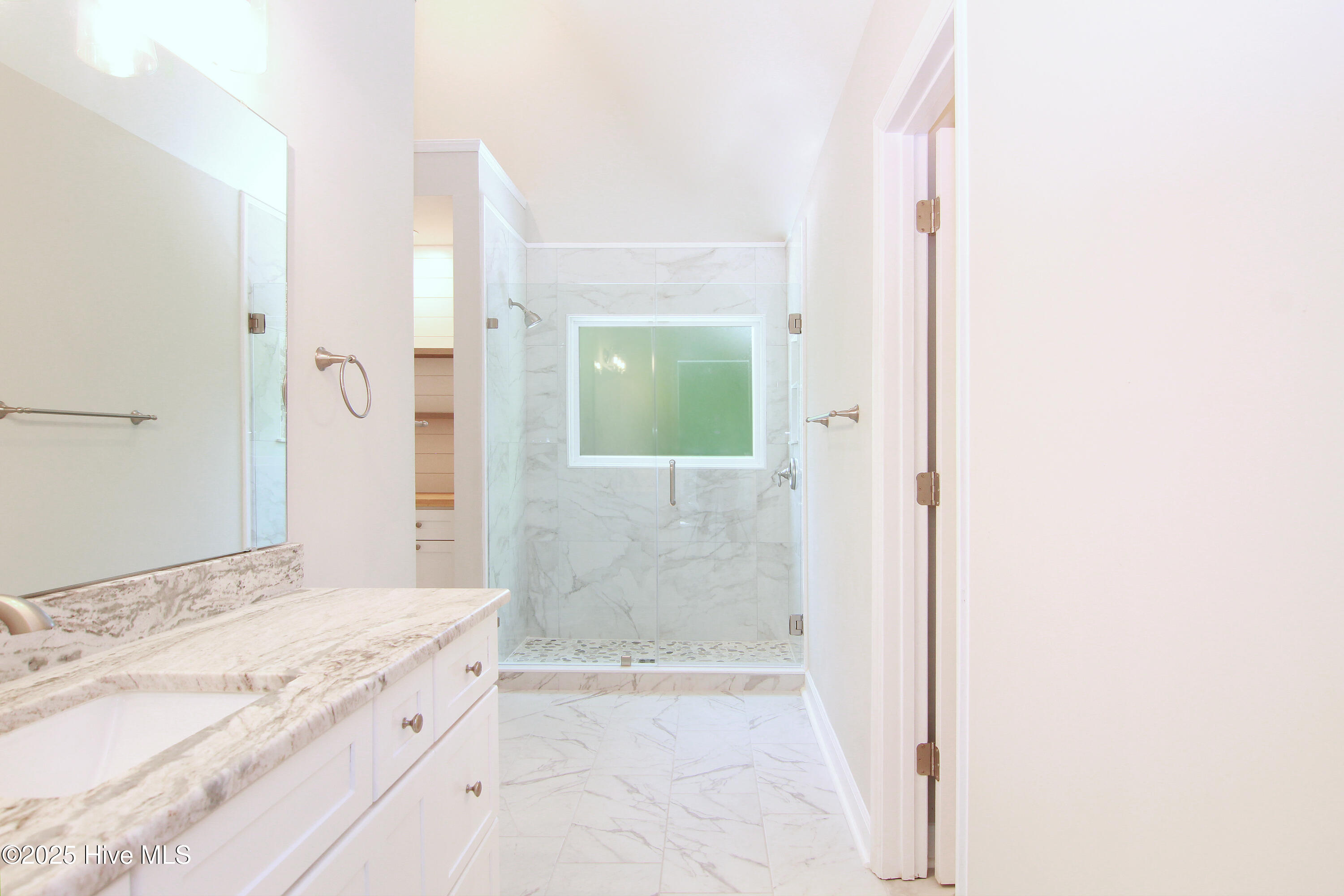 100517489 | Photo 22