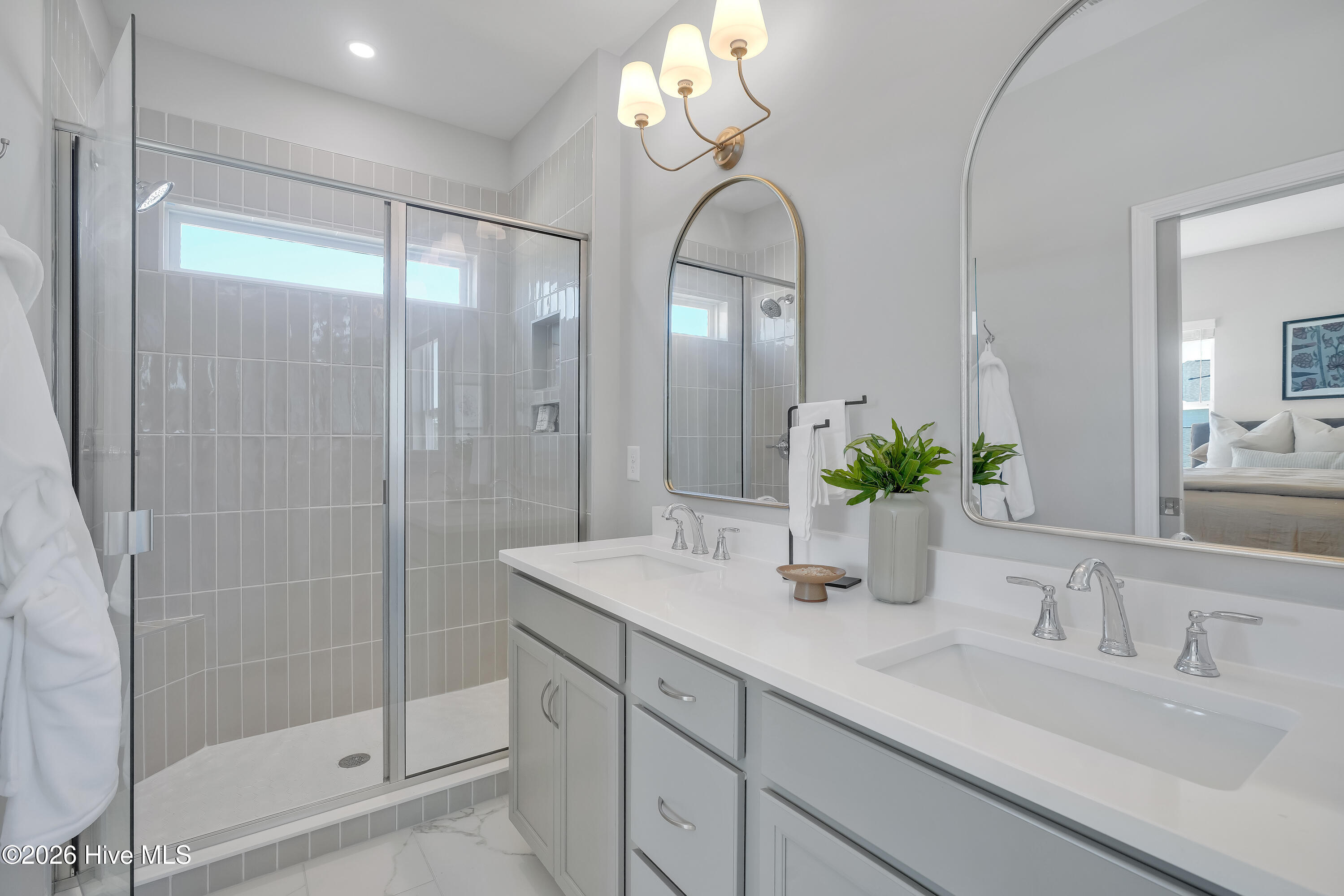 100557147 | Photo 19