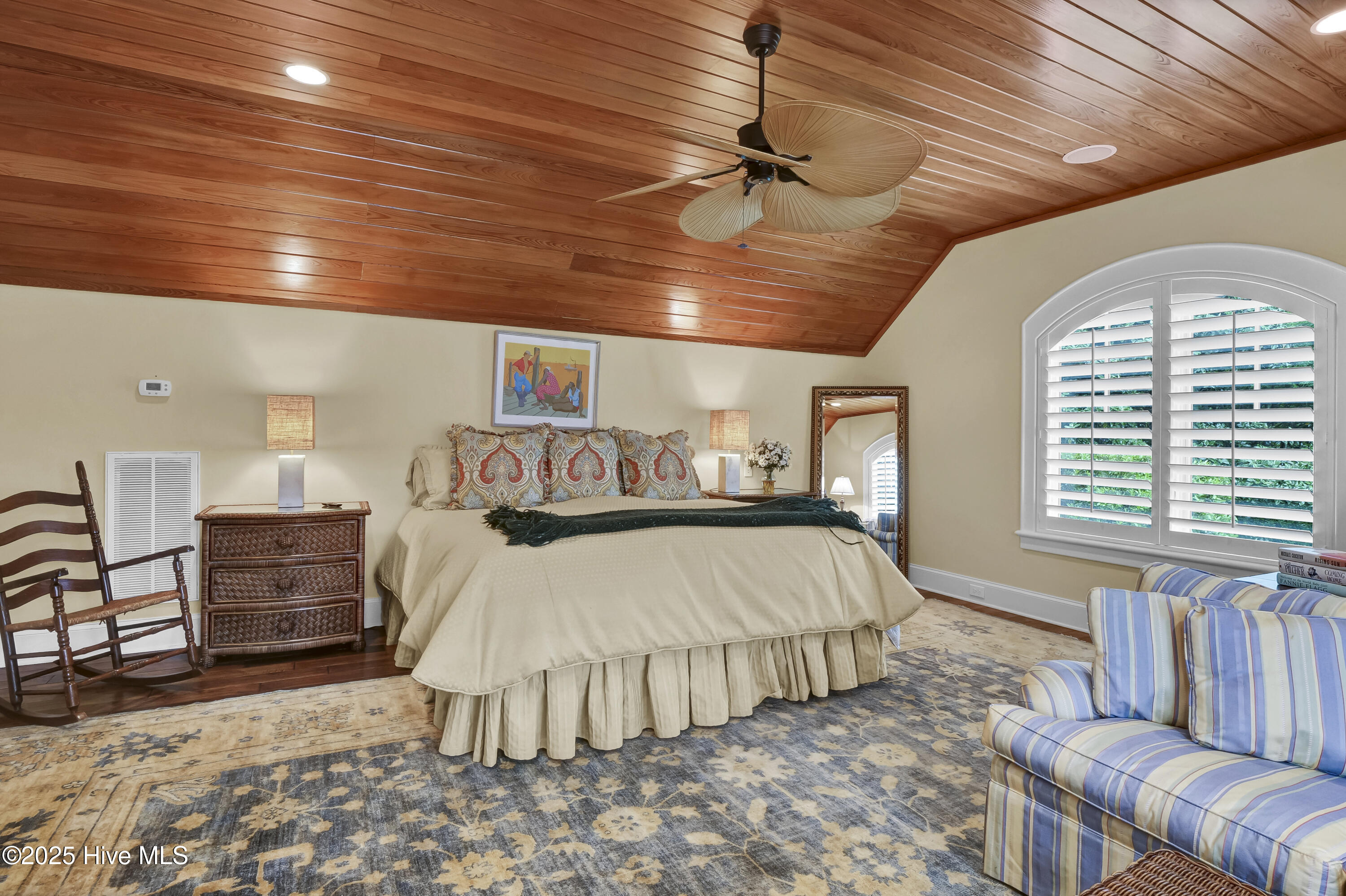 100504113 | Photo 41